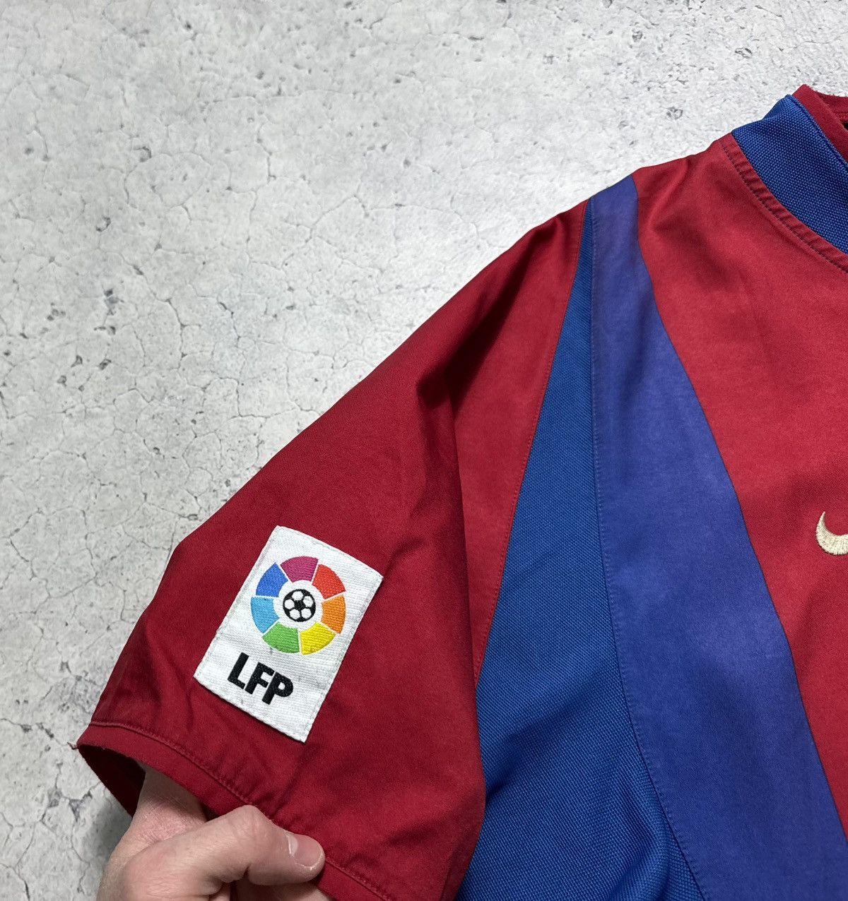Nike Nike FC Barcelona #10 Ronaldinho 2002 Soccer Jersey Vintage Size US L / EU 52-54 / 3 - 5 Thumbnail