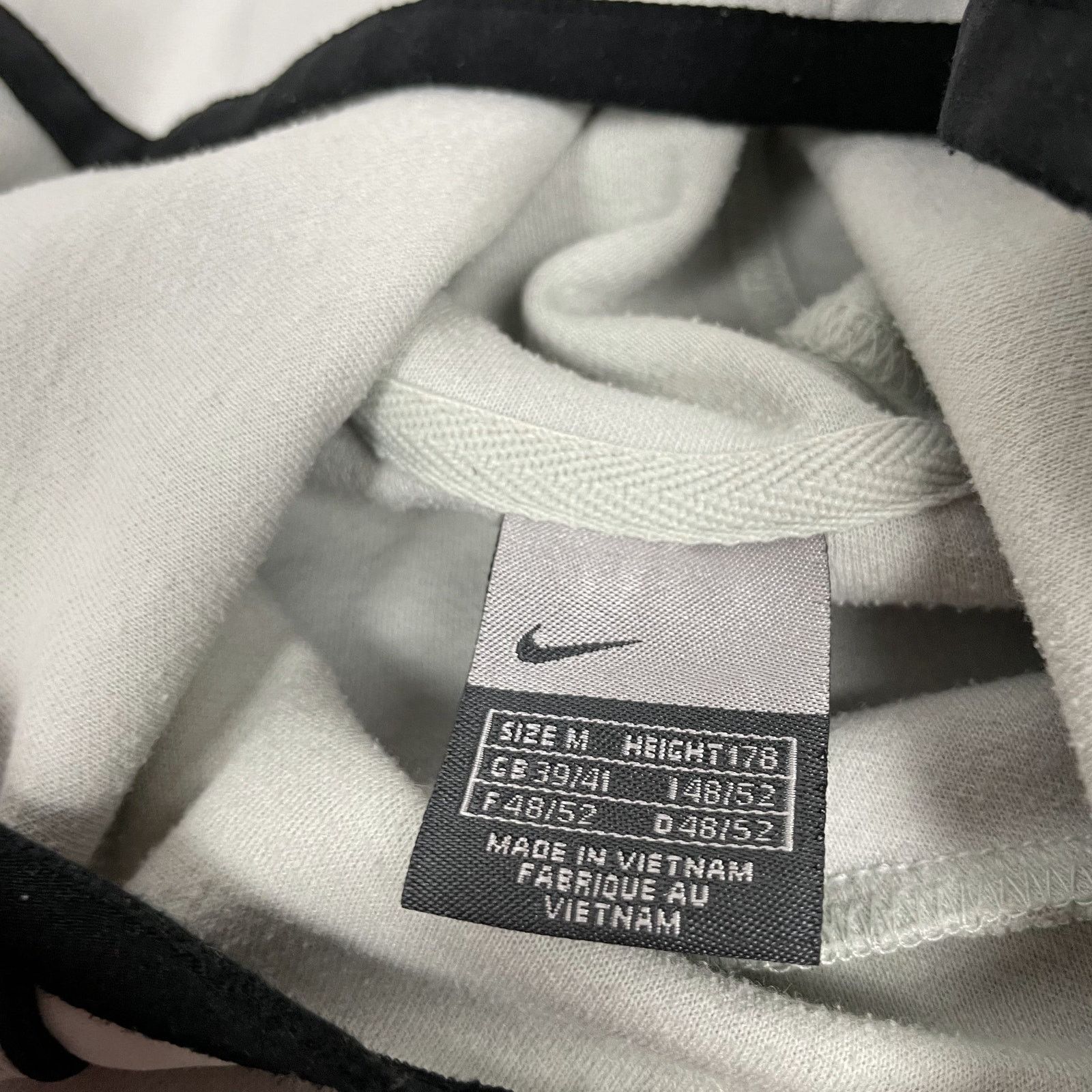 Nike × Vintage Nike Adults Gray Long Sleeve Embroidered Pullover Hoodie M Size US M / EU 48-50 / 2 - 9 Thumbnail