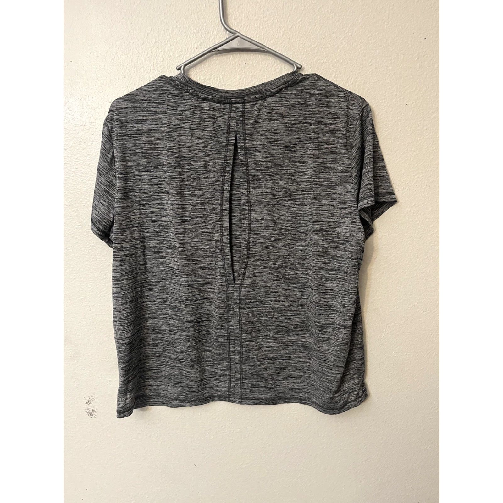 Reebok Reebok Women's Grey Workout Shirt Size Large Open Back Size L / US 10 / IT 46 - 2 Thumbnail