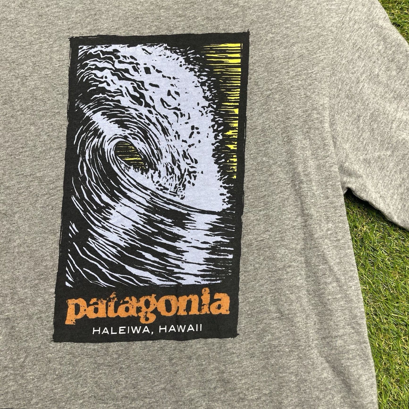 Patagonia Patagonia Shirt Mens XS Grey Short Sleeve Haleiwa Button-Up Vintage Distressed Wave Outdoor 90s Mens Size US XS / EU 42 / 0 - 3 Thumbnail
