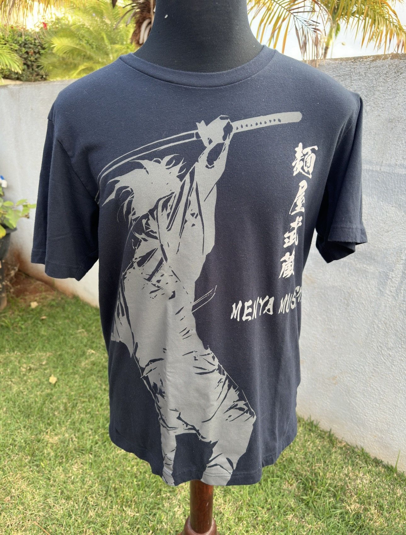 Uniqlo Uniqlo x Menya Musashi Men's XL Dark Blue T Shirt Samurai Size US XL / EU 56 / 4 - 1 Thumbnail
