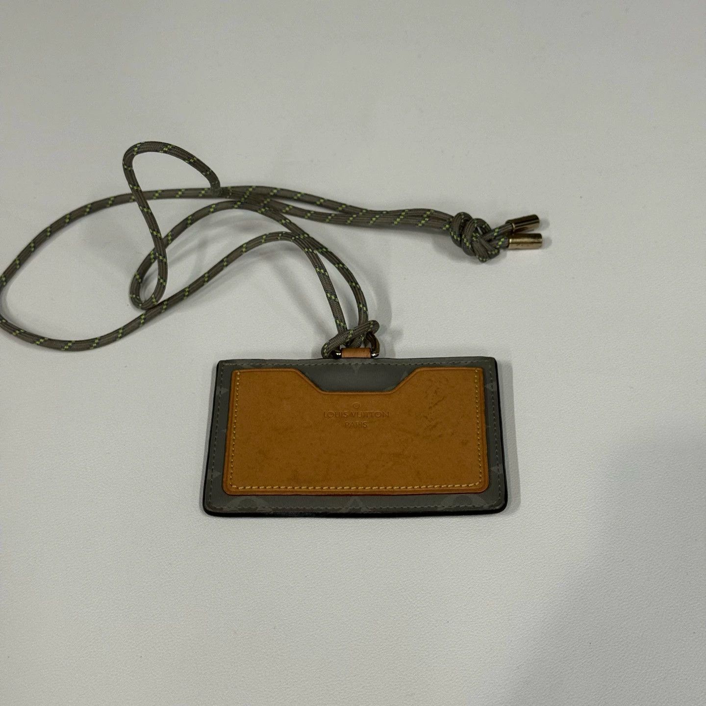 Louis Vuitton LV document charm Size ONE SIZE - 2 Thumbnail