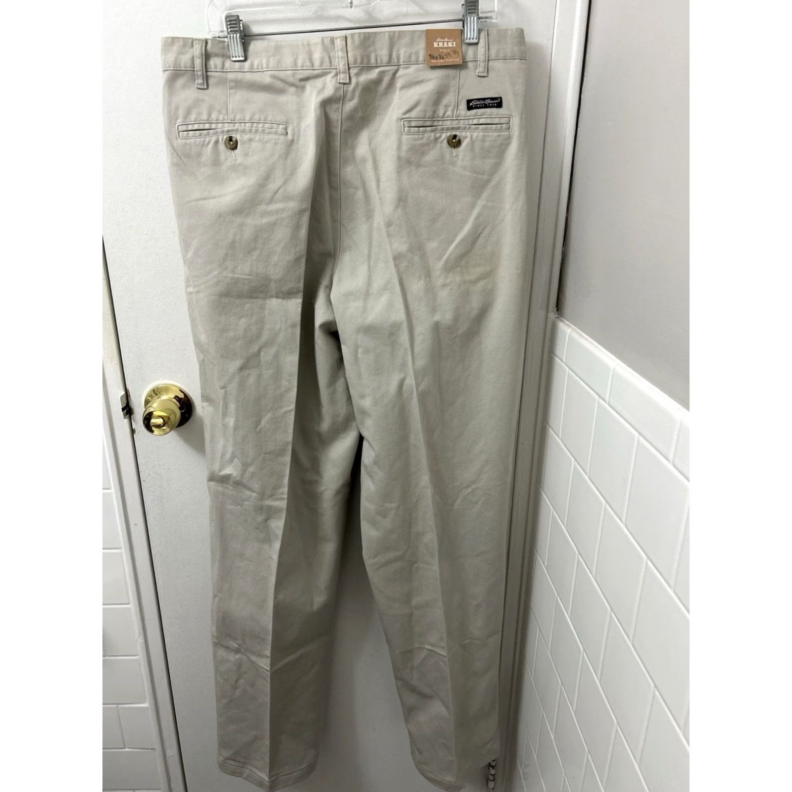 Eddie Bauer Eddie Bauer Pants Mens 36x34 Beige Khaki Relaxed Fit Pleated Trousers Size US 36 / EU 52 - 2 Thumbnail