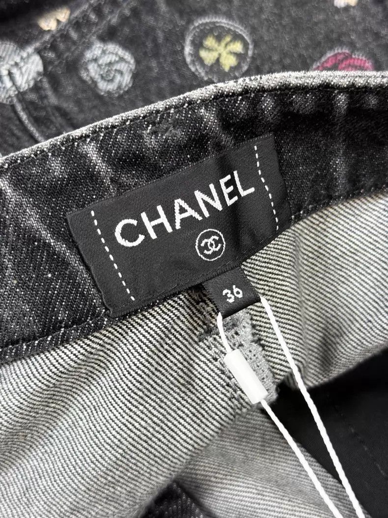 Chanel Chanel 25B popular black printed graffiti badge jeans wide Size 24" / US 00 / IT 34 - 4 Thumbnail