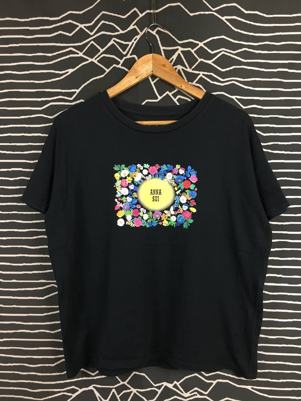 Anna Sui Anna Sui X Uniqlo Colorful Flower Wreath Logo Graphic Tee Size L / US 10 / IT 46 - 1 Thumbnail