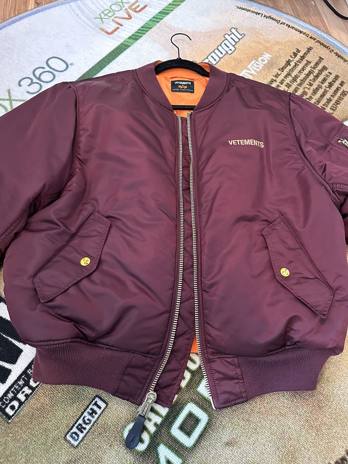 Vetements VETEMENTS Emoji Cropped Bomber Reversible Size US S / EU 44-46 / 1 - 9 Thumbnail