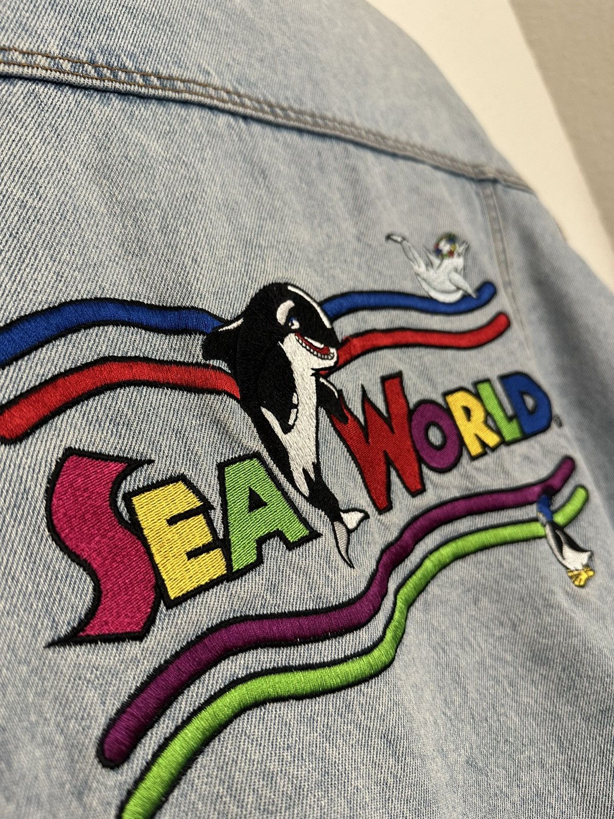 Vintage Vintage 90s Sea World Embroidered Denim Jacket Large Size US L / EU 52-54 / 3 - 3 Thumbnail