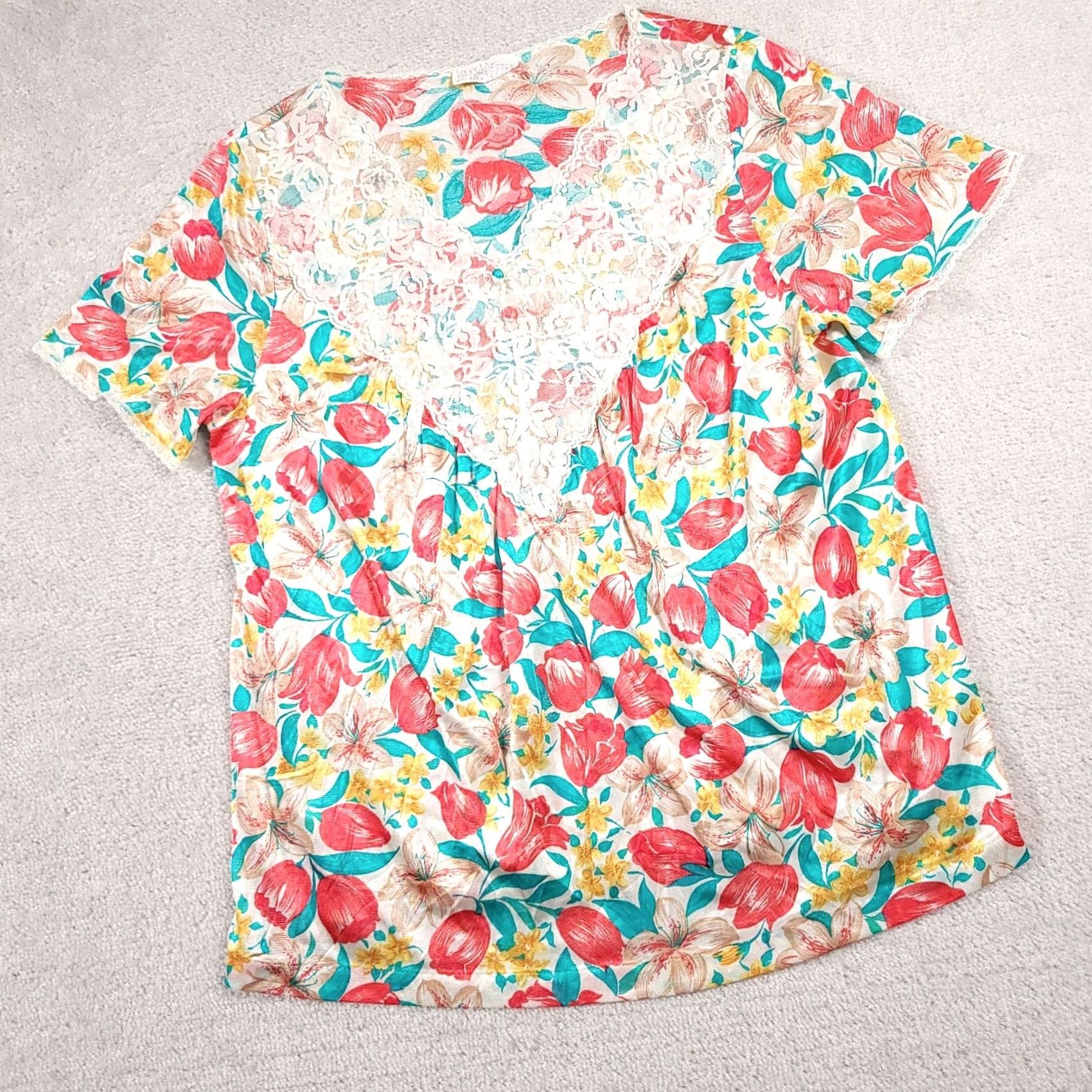 Vintage VINTAGE Vassarette Sleepwear Shirt Women's M Floral Nylon Made In USA Shirt Womens Medium Floral Nylon Lace V-Neck Pajama Top Mens Womens Size M / US 6-8 / IT 42-44 - 2 Thumbnail