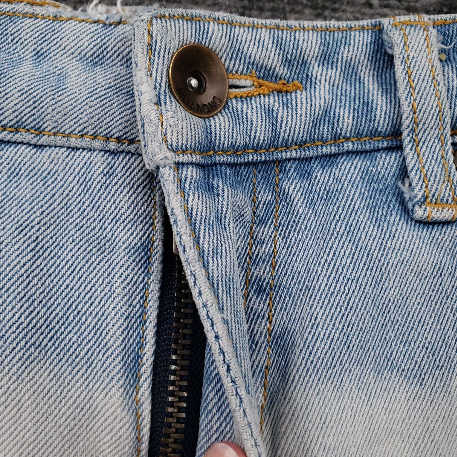 Billabong Billabong Shorts Womens 28 Blue High Rise Cut Off Cuffed Denim Zip Fly Baggy? No, Shorts. Size 28" / US 6 / IT 42 - 5 Thumbnail