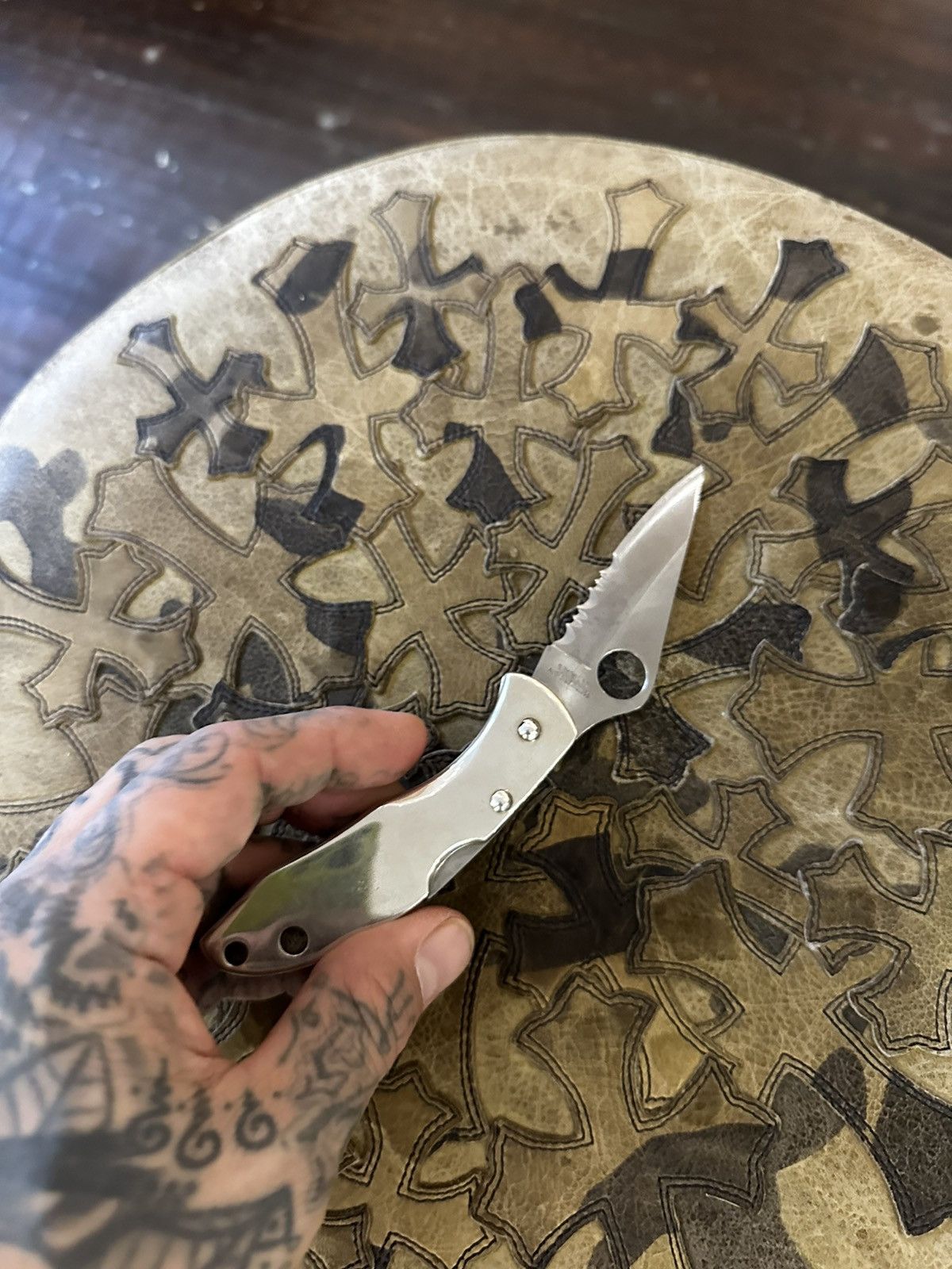 Chrome Hearts CHROME HEARTS SOLID SILVER CROSS SPYDERCO KNIFE SWITCH BLADE Size ONE SIZE - 5 Thumbnail
