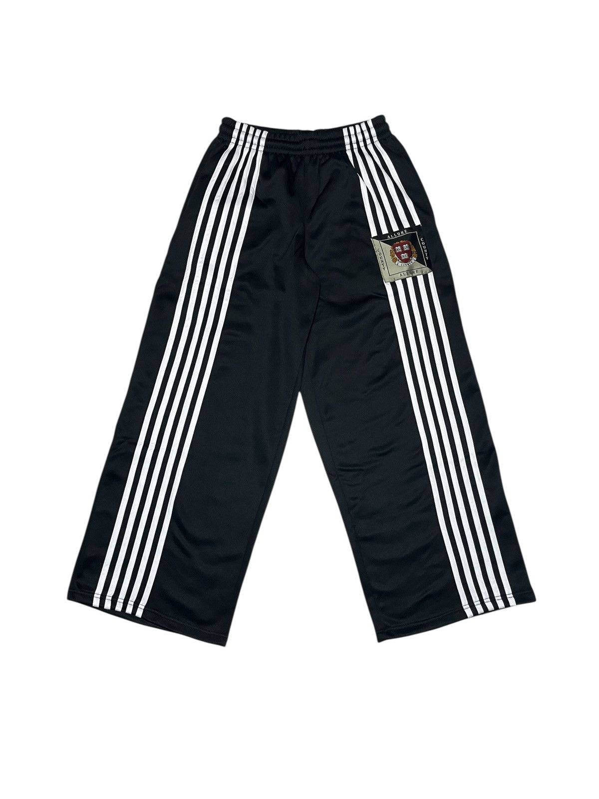 パンツ Allure County Crest  M Streetwear allure county trackpants | Grailed