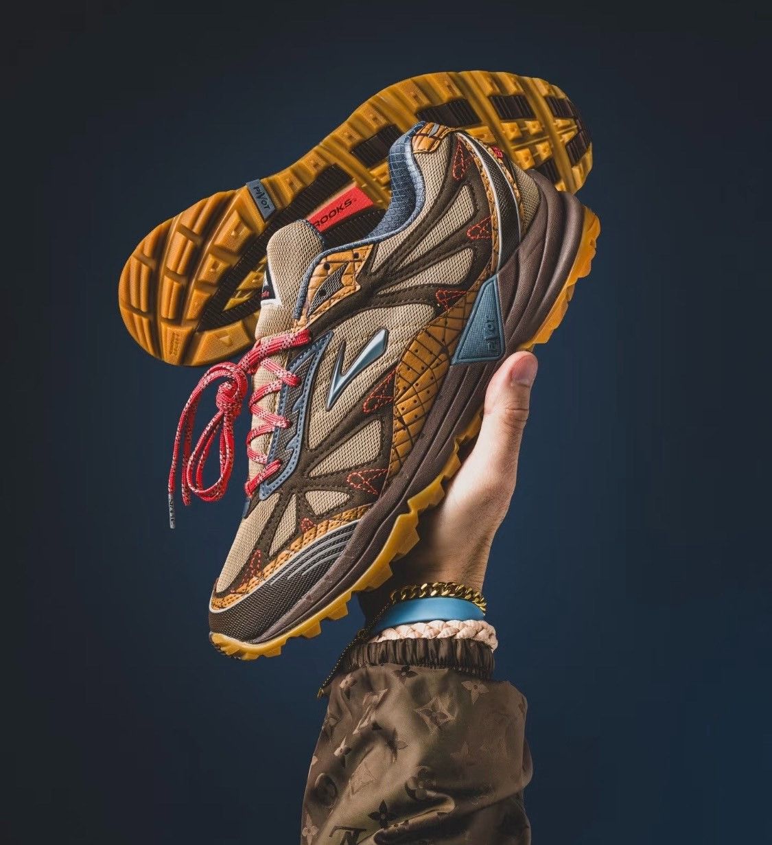 Brooks Brooks x Staple Cascadia 1 Size US 9 / EU 42 - 1 Thumbnail