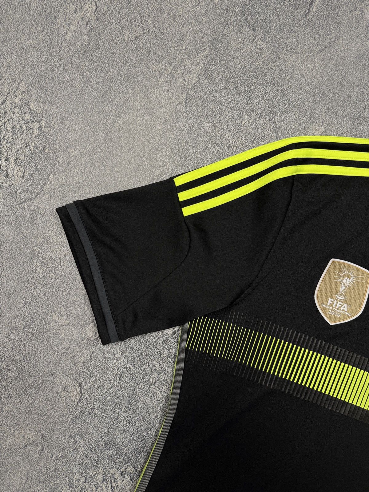 Adidas Adidas Spain 2010 Football Shirt Size US M / EU 48-50 / 2 - 3 Thumbnail