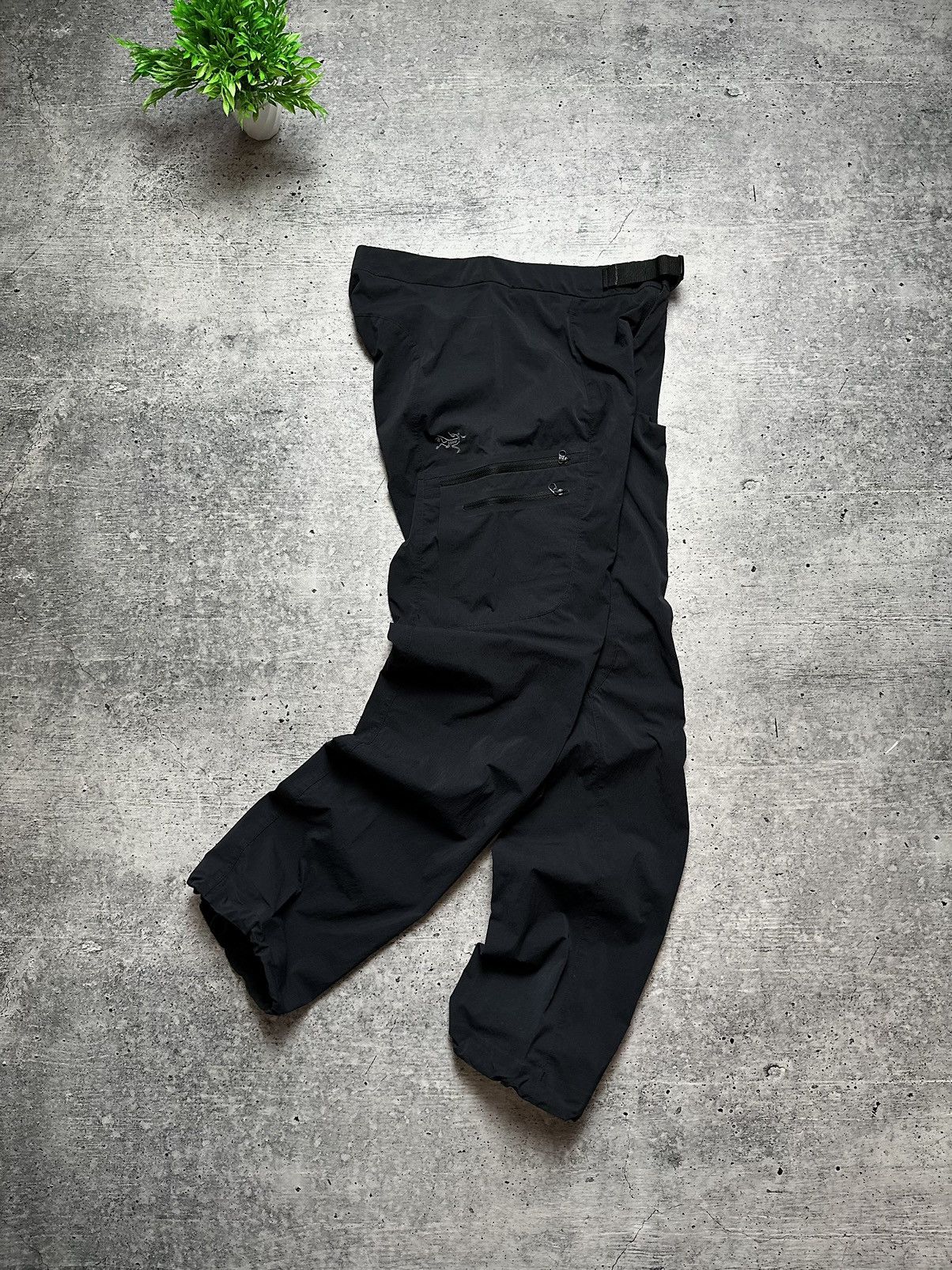 image of Arcteryx Nylon Cargo Pants Travis Style in Black, Women's (Size 28)