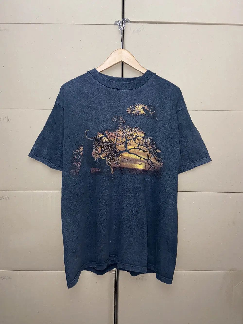 Vintage VINTAGE 90’S HARLEQUIN 1997 TIGER FADED TEE T SHIRT ANIMAL Size US XL / EU 56 / 4 - 1 Thumbnail