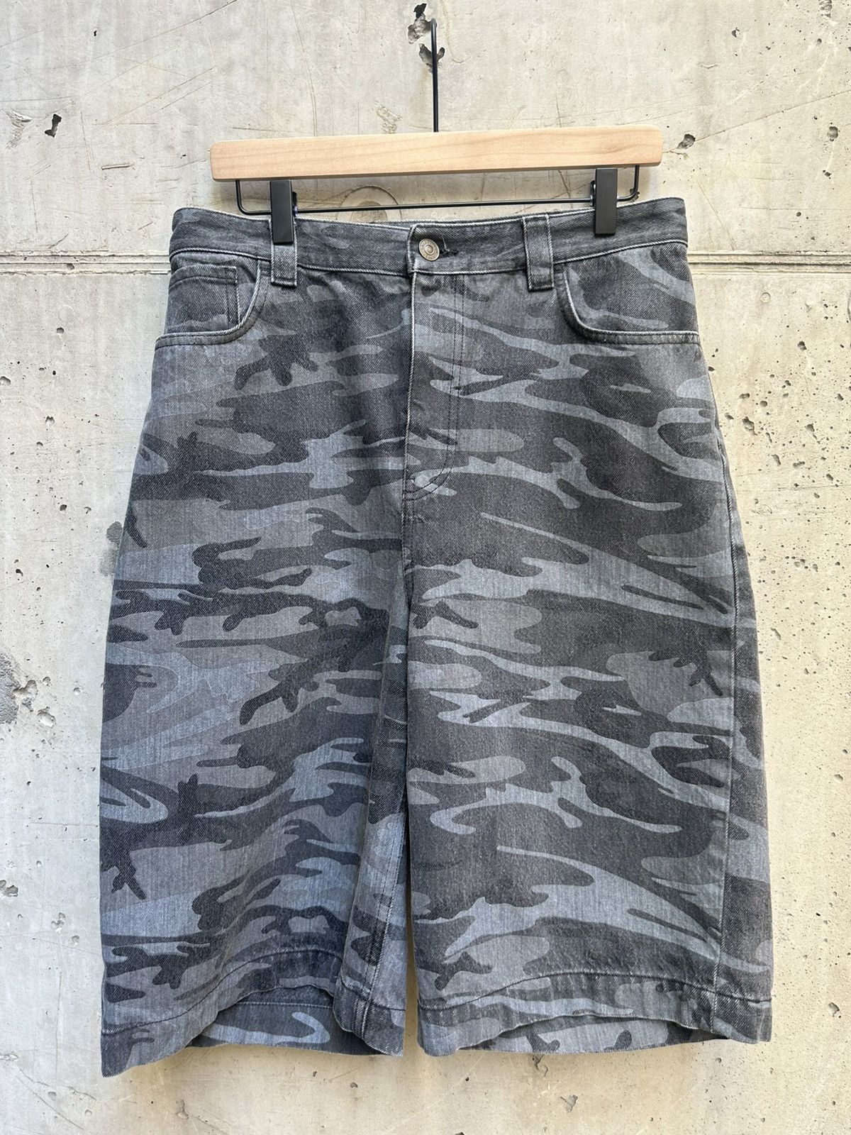Balenciaga Balenciaga camo denim shorts Size US 30 / EU 46 - 1 Thumbnail