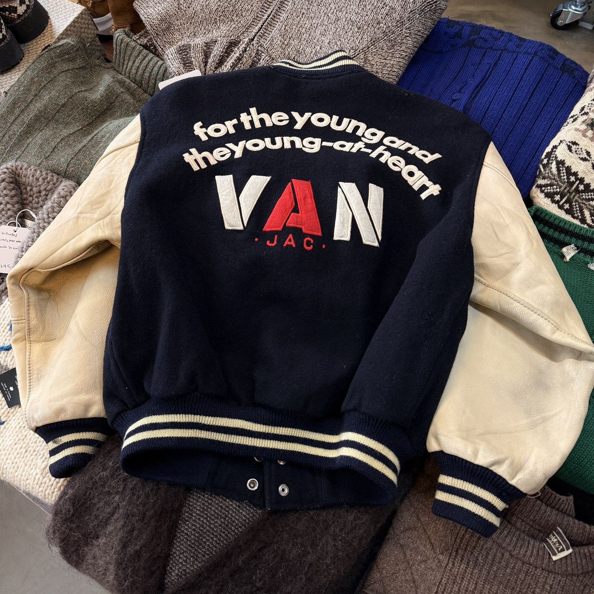 Van 1980's VAN JAC MICHEAL JACKSON bad tour VARSITY Size US M / EU 48-50 / 2 - 3 Thumbnail