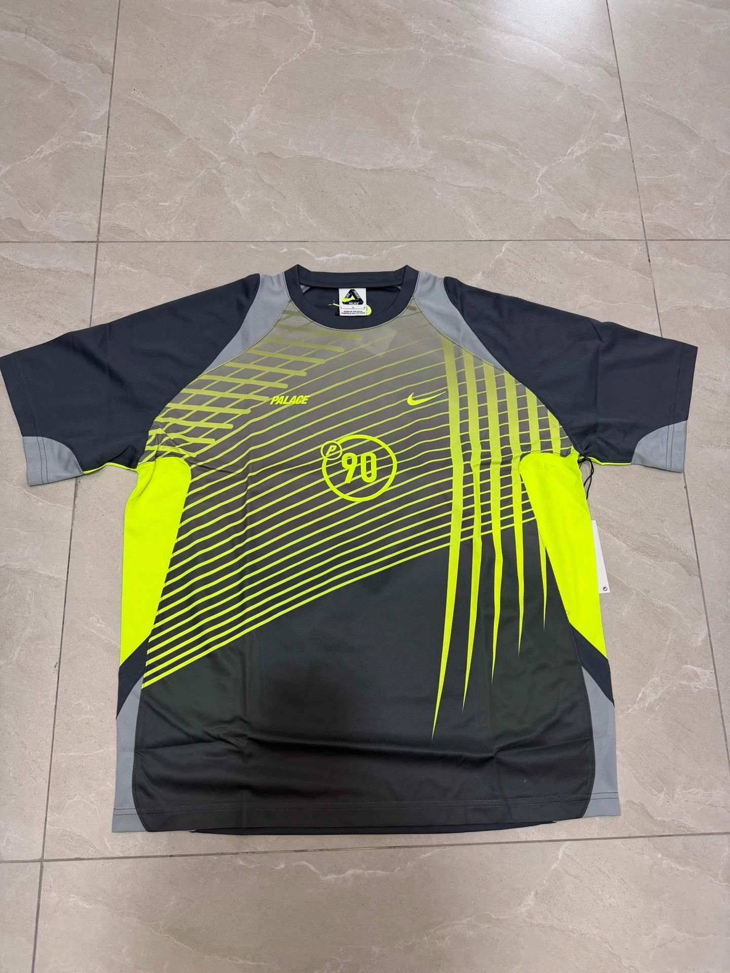 Nike PALACE x Nike FW25 TOTAL P90 short jersey logo unisex XL Size US XL / EU 56 / 4 - 1 Thumbnail