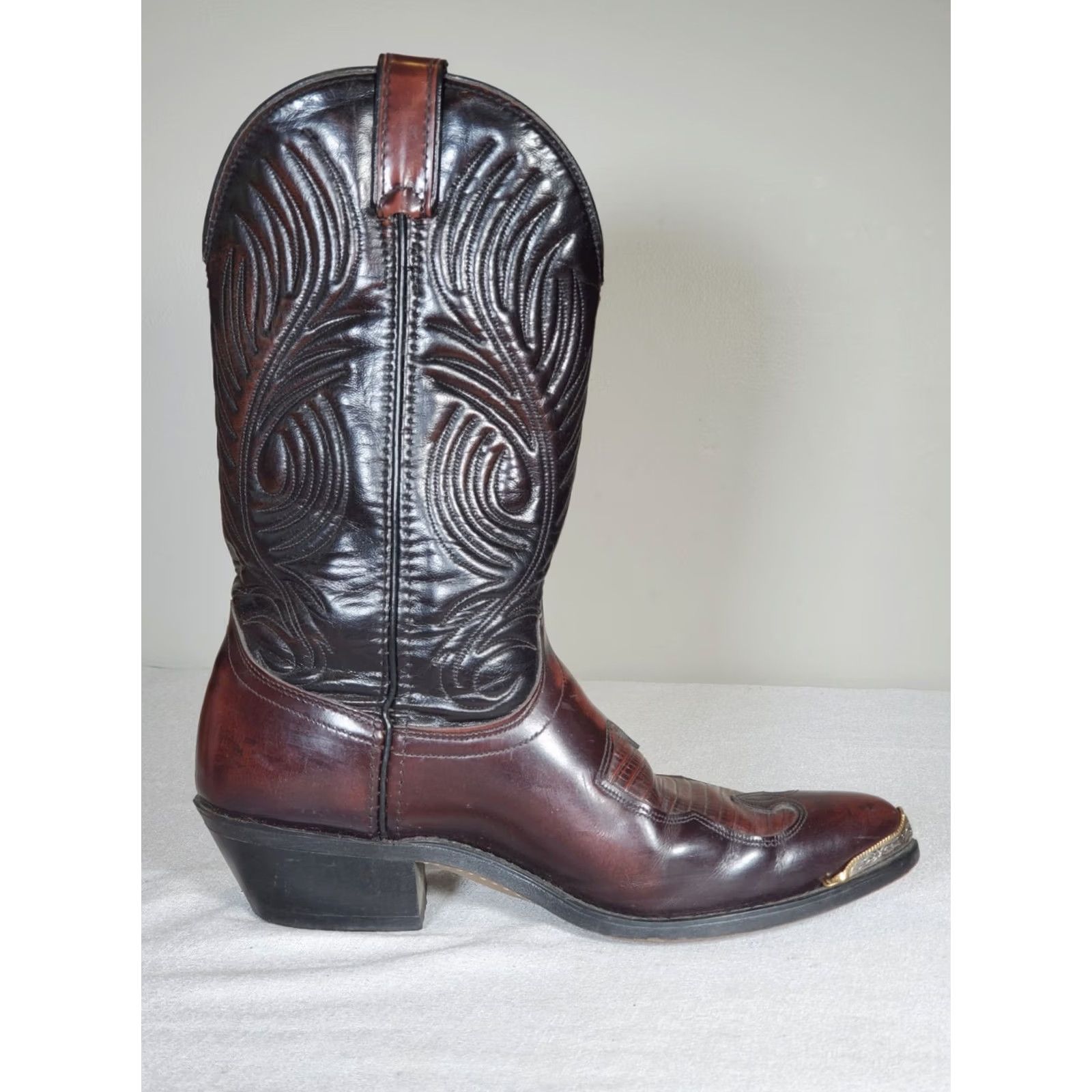 Vintage VINTAGE Laredo Brown Cherry Leather Cowboy Boots 2537 Gold Tip Embossed Vamp Men US 9 D Size US 9 / EU 42 - 4 Thumbnail