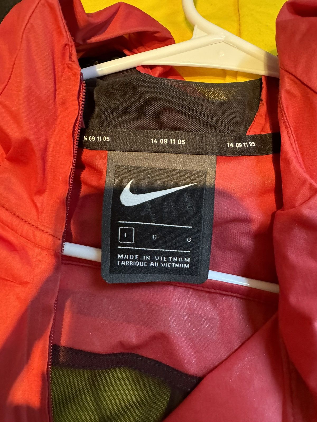 Nike Nike Men's Tech Pack Running Ultra Light Jacket Size L Red Size US L / EU 52-54 / 3 - 8 Thumbnail