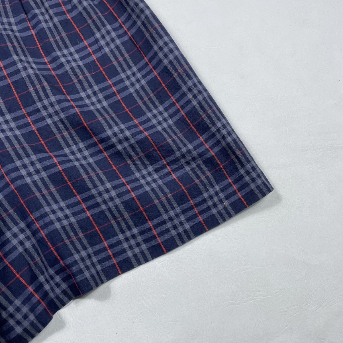Burberry BURBERRY BLUE PLAID SHORT Size 27" / US 4 / IT 40 - 2 Thumbnail