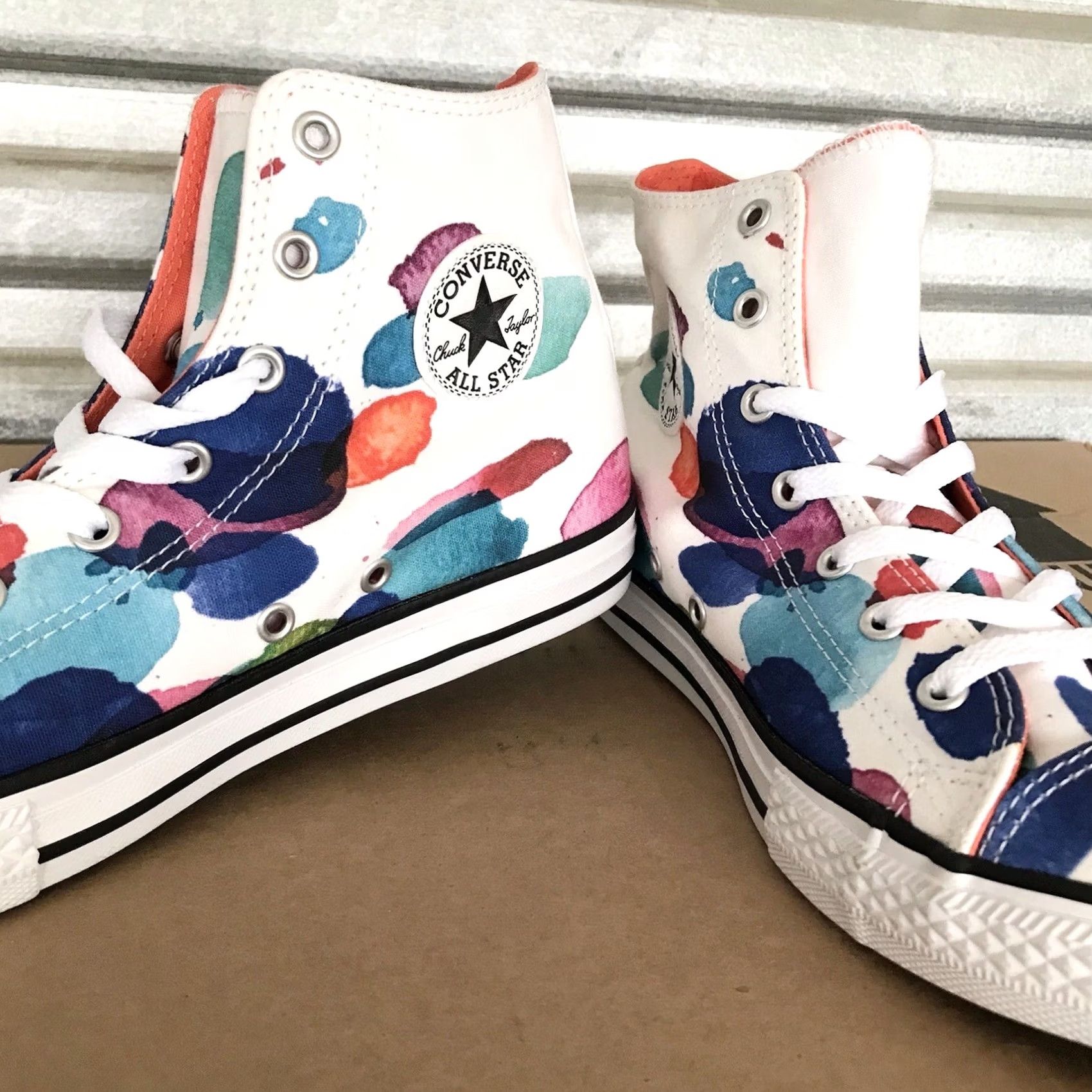 Converse Converse Women/Junior Flora Watercolor Chuck Taylor All Star Hi-Top Sneakers 8/6 Casual Multicolor Floral Pattern Art Style Shoes Size US 8 / IT 38 - 3 Thumbnail