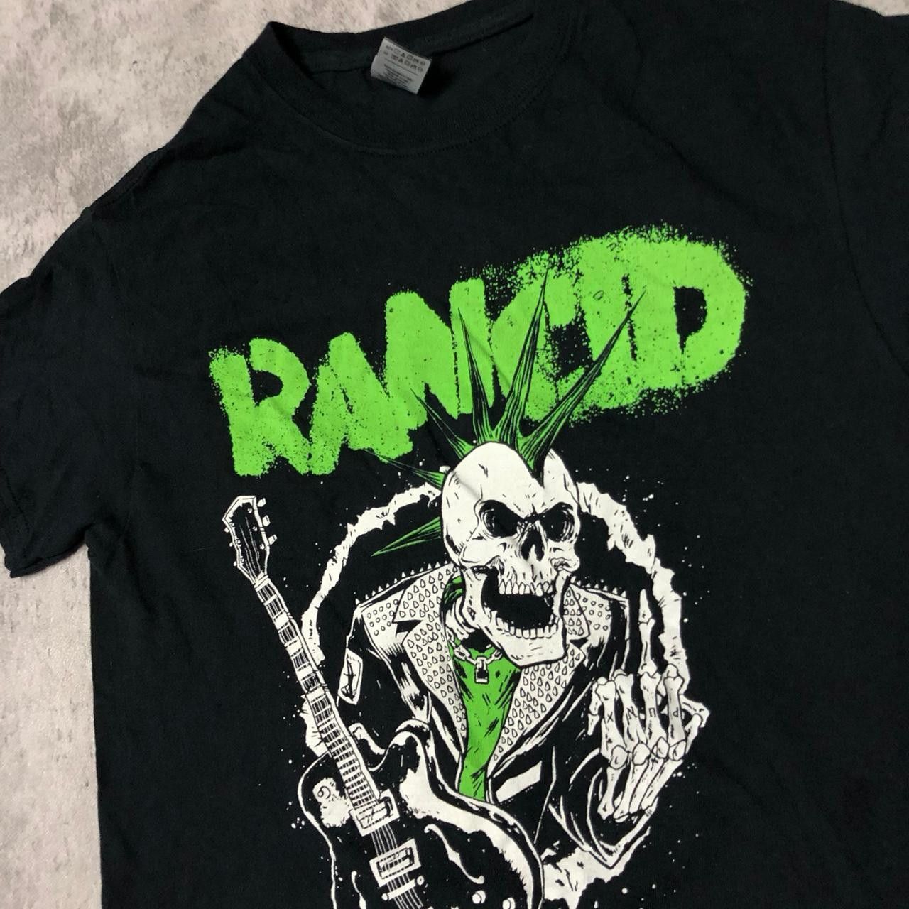 Gildan Black & green Rancid punk rock band tee #punkrock #bandtee Size US S / EU 44-46 / 1 - 2 Thumbnail
