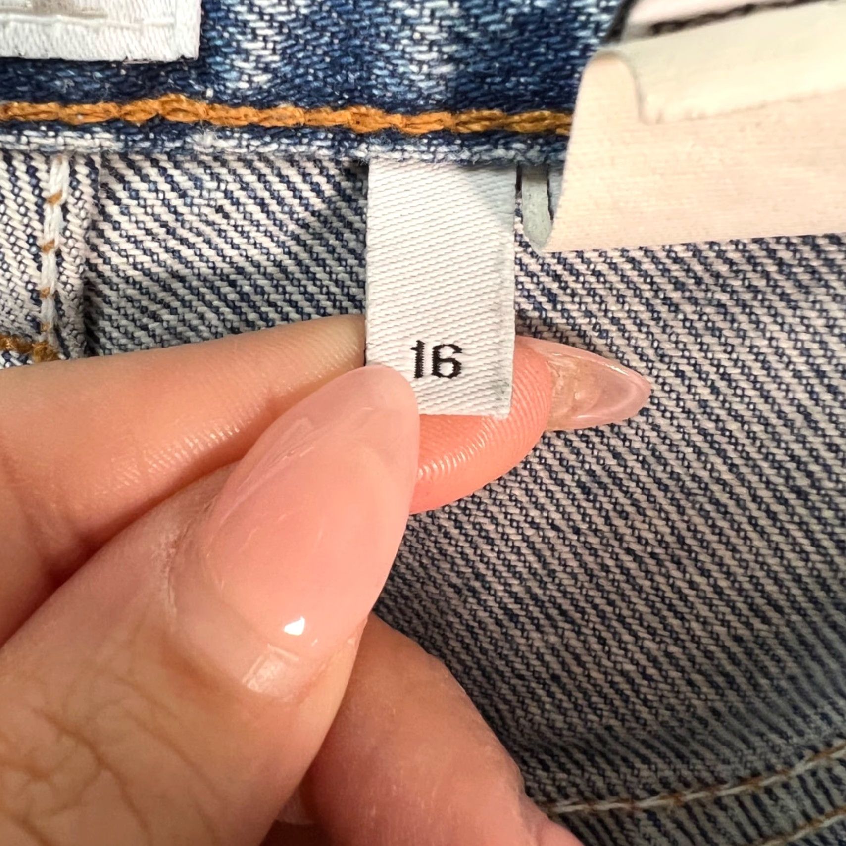 Calvin Klein Calvin Klein Jeans Womens 16 Easy Fit Denim Straight 5-Pocket Blue Distressed Hem Vintage No N/A Size 38" / US 16 / IT 52 - 3 Thumbnail