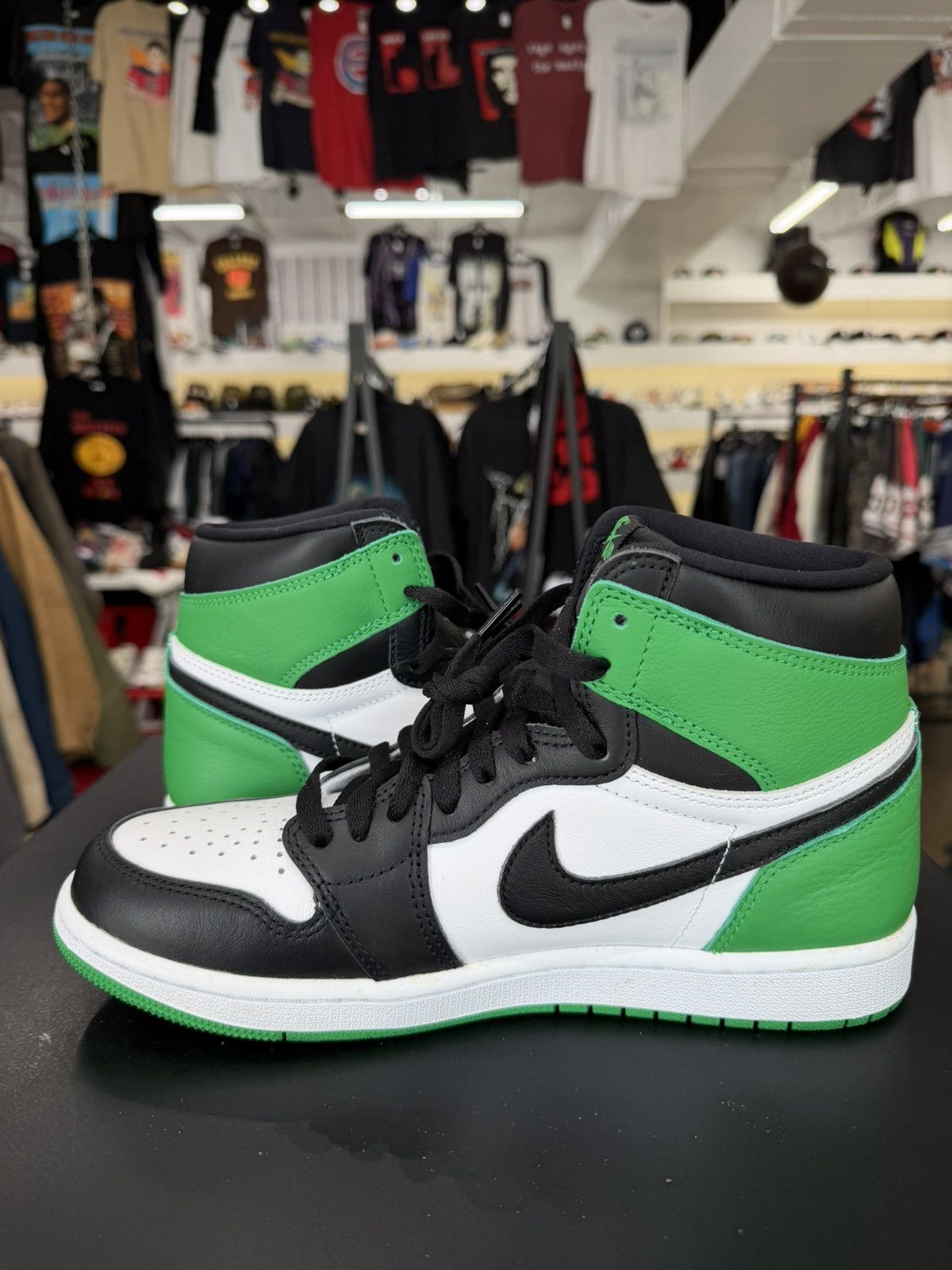 Jordan Brand Air Jordan 1 High Lucky Green Size 9 (2023) Size US 9 / EU 42 - 4 Thumbnail