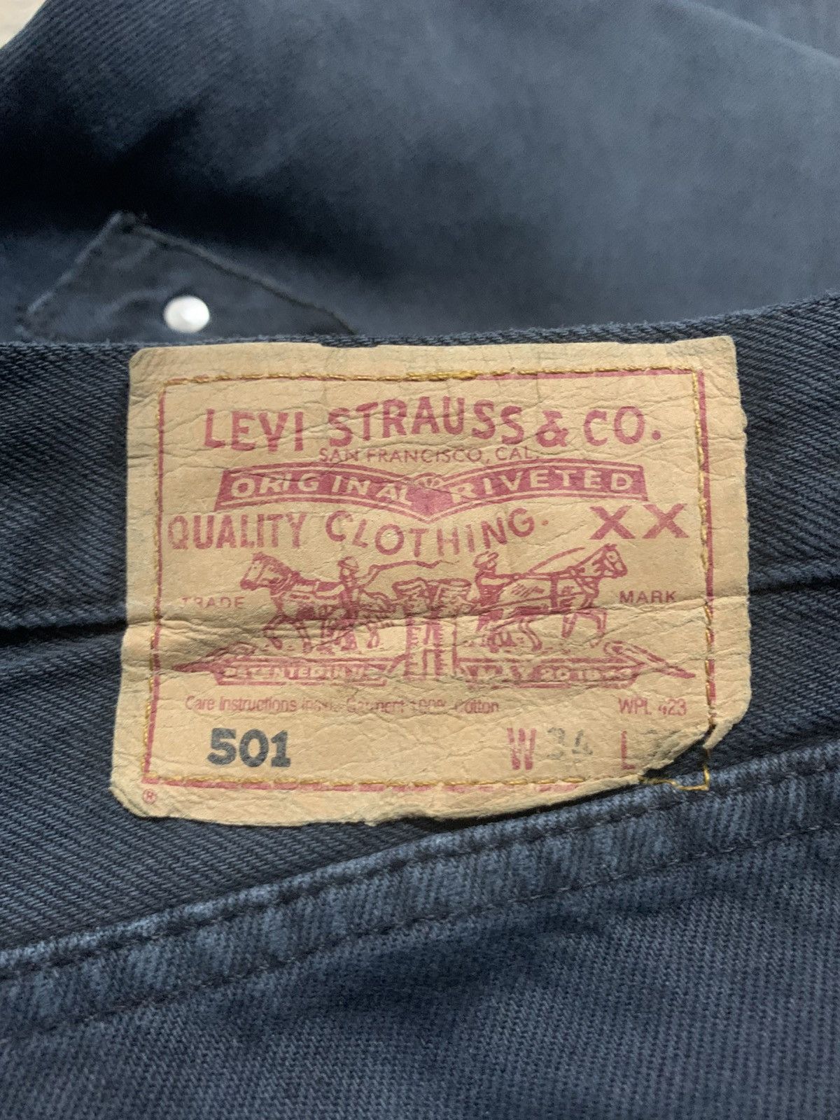 Levi's VINTAGE LEVI'S 501 FADED RIPPED JEAN BLACK WASH Size US 33 - 13 Thumbnail