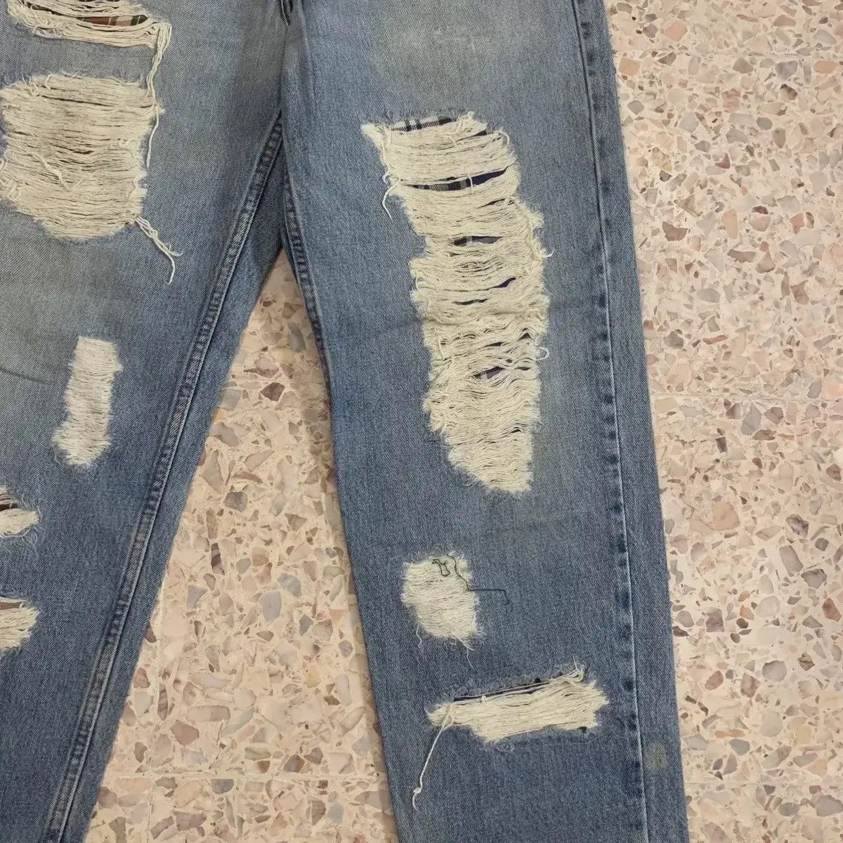 Levi's Levi’s 550 Jeans Ripped Denim Levis Light Wash Pants Size US 32 / EU 48 - 12 Thumbnail