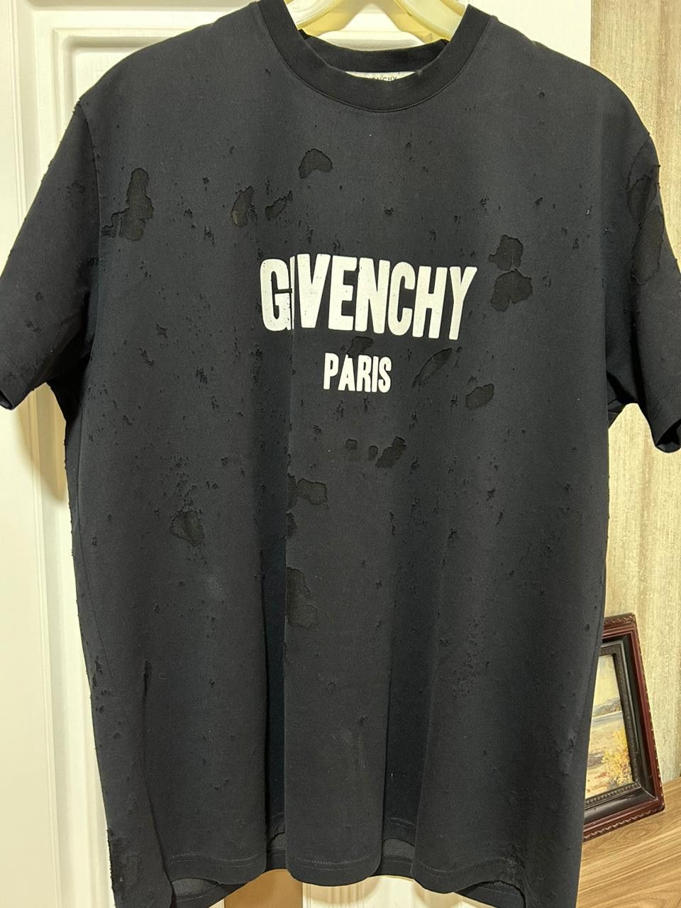 Givenchy Givenchy Paris destroyed logo tee Size US S / EU 44-46 / 1 - 1 Thumbnail