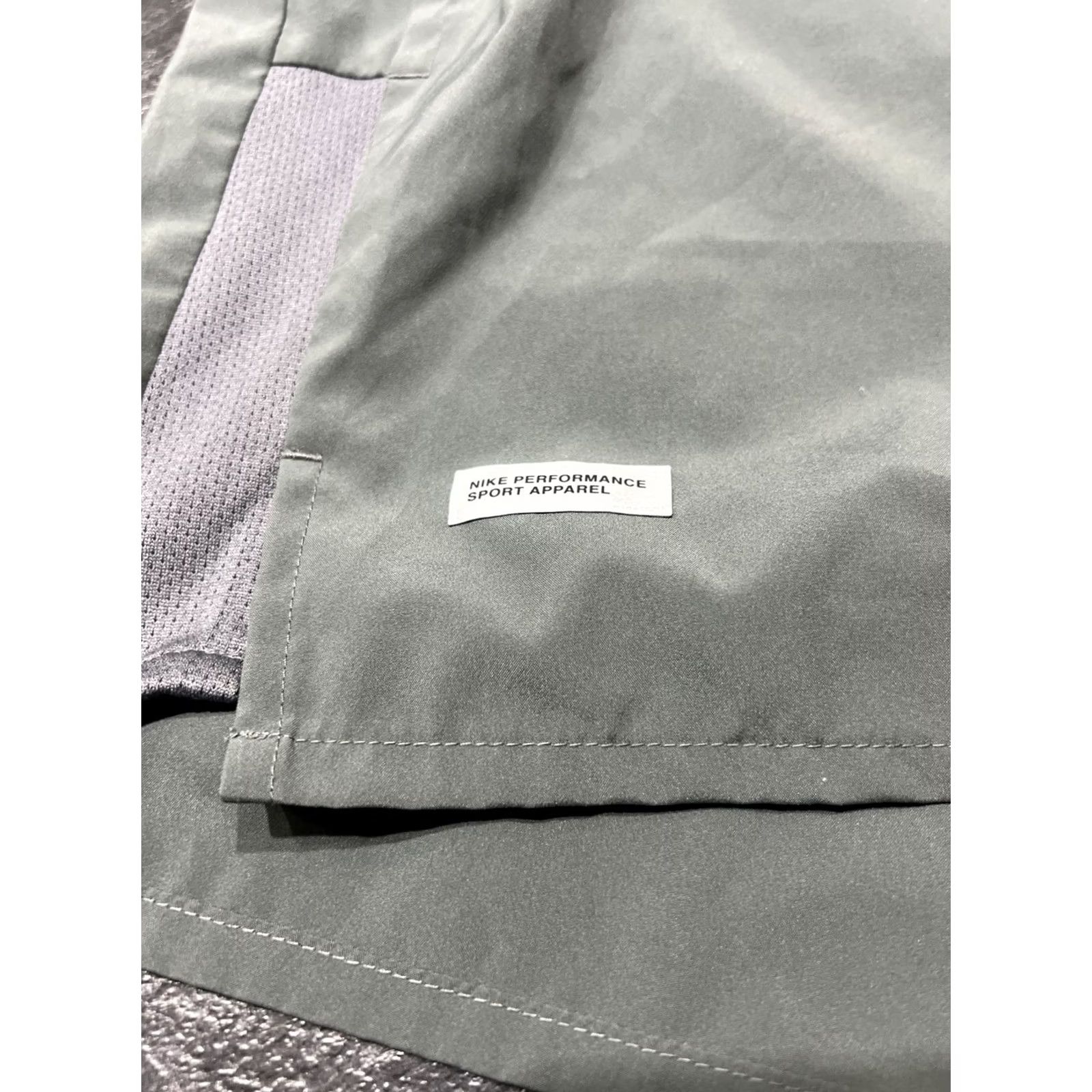 Nike Nike Challenger Flash Shorts Mens Lined Dri Fit Side Pockets 5" Inseam Green L Size US 33 - 3 Thumbnail