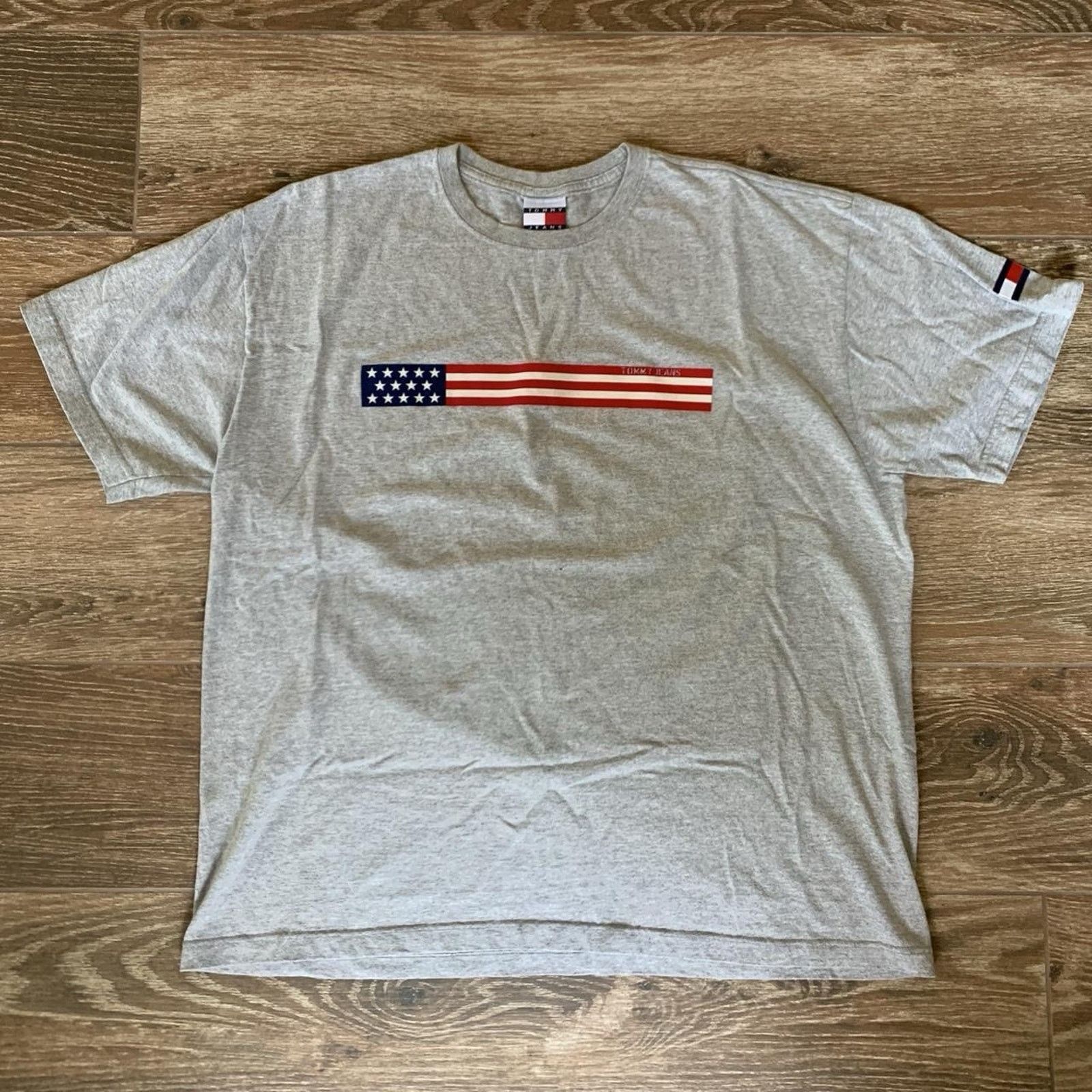 Tommy Hilfiger Vintage 90s Tommy Hilfiger Men’s Tshirt Size XL Size US XL / EU 56 / 4 - 1 Thumbnail