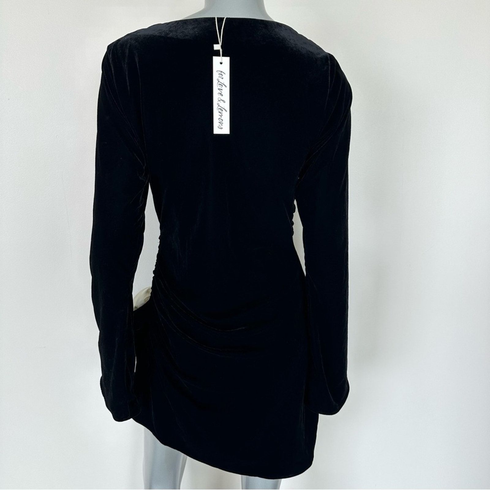 For Love & Lemons NWT!!! For Love and Lemons velvet dress size M Retail 280$ Size M / US 6-8 / IT 42-44 - 5 Thumbnail