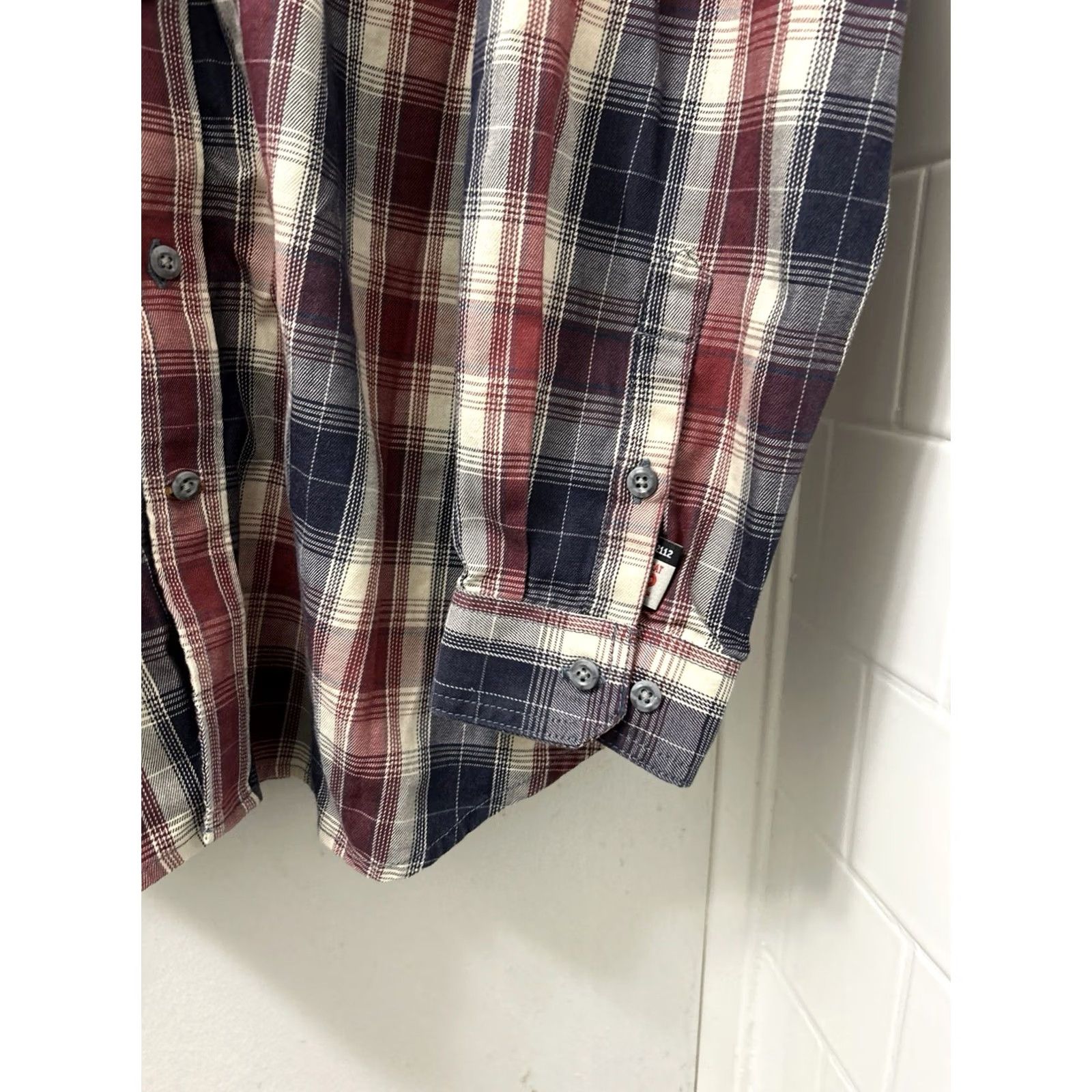 Carhartt Carhartt FR Flame Resistant Shirt Mens XL Tall Red Navy Plaid CAT2 L/S Size US XL / EU 56 / 4 - 6 Thumbnail