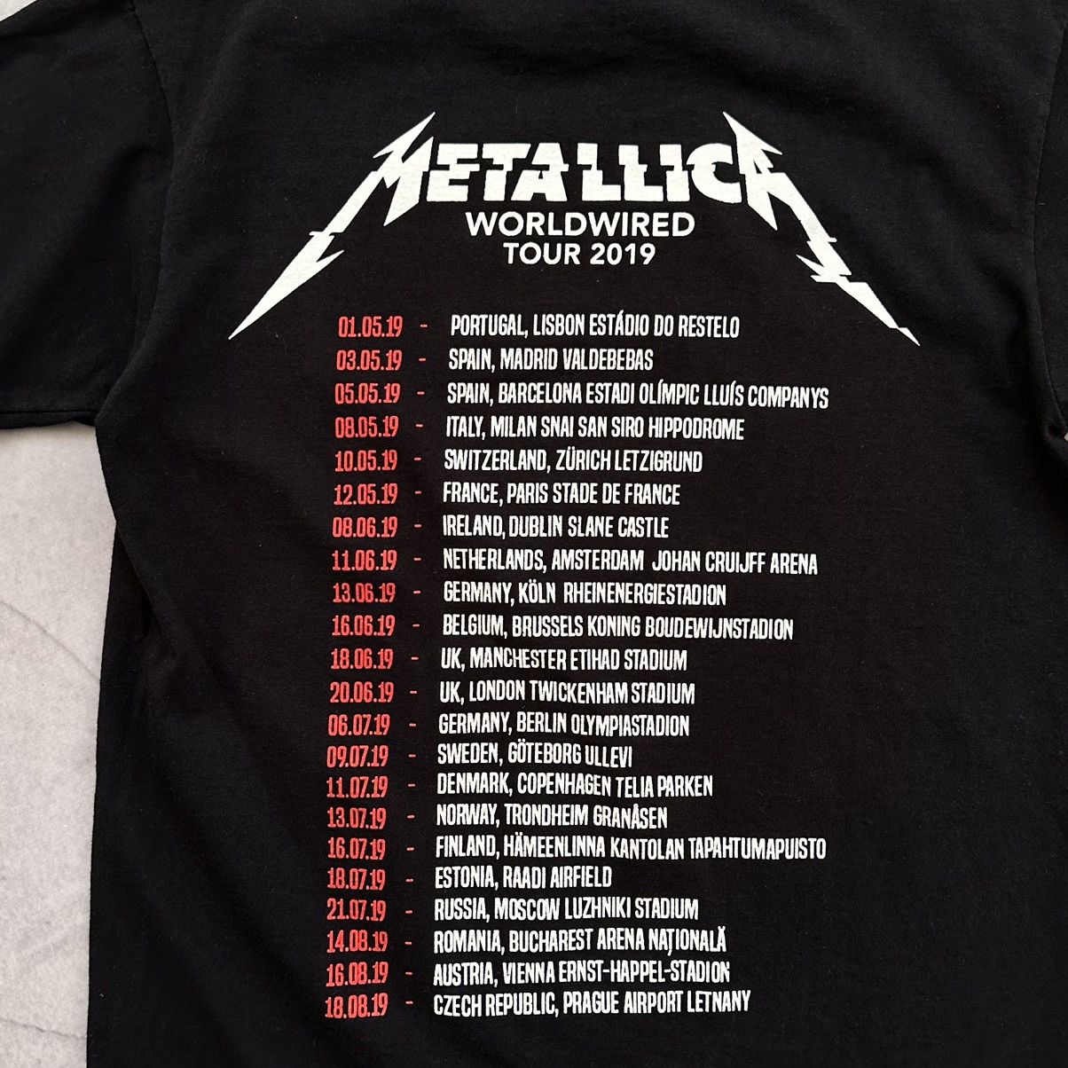 Vintage 2019 Metallica Worldwired Tour Hardwired T Shirt Size US S / EU 44-46 / 1 - 7 Thumbnail