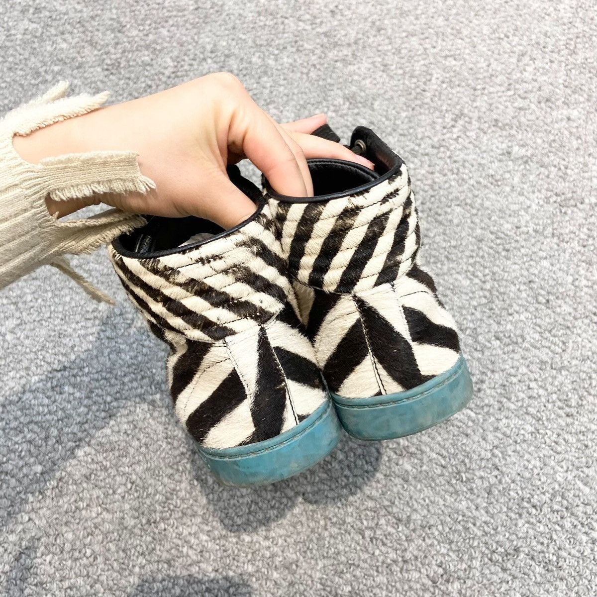 Gucci Gucci high-top sneakers with a black and white zebra Size US 7 / IT 37 - 4 Thumbnail