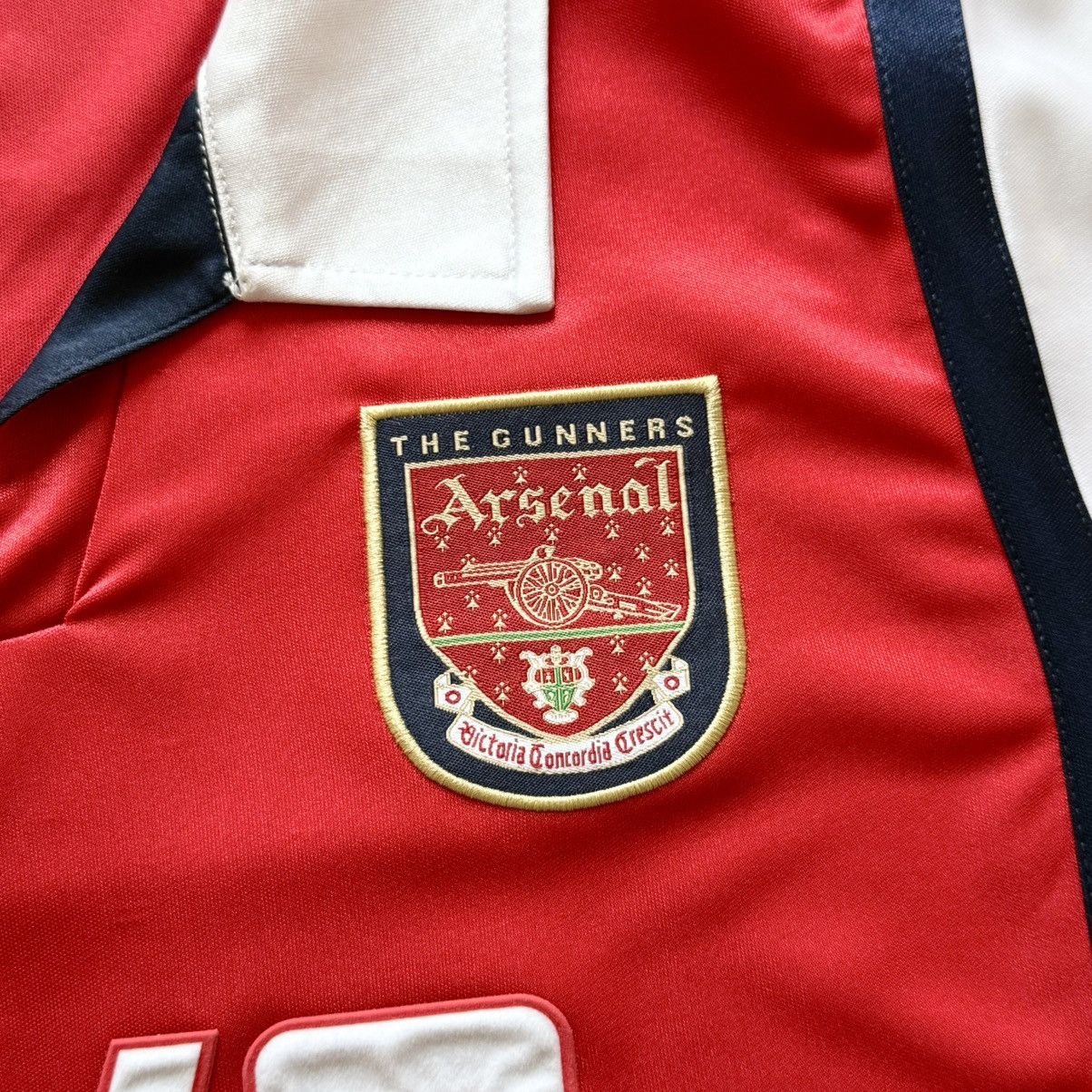 Vintage Vintage Nike Arsenal 1998-99 Home Shirt Jersey Tee Y2K Size US S / EU 44-46 / 1 - 5 Thumbnail