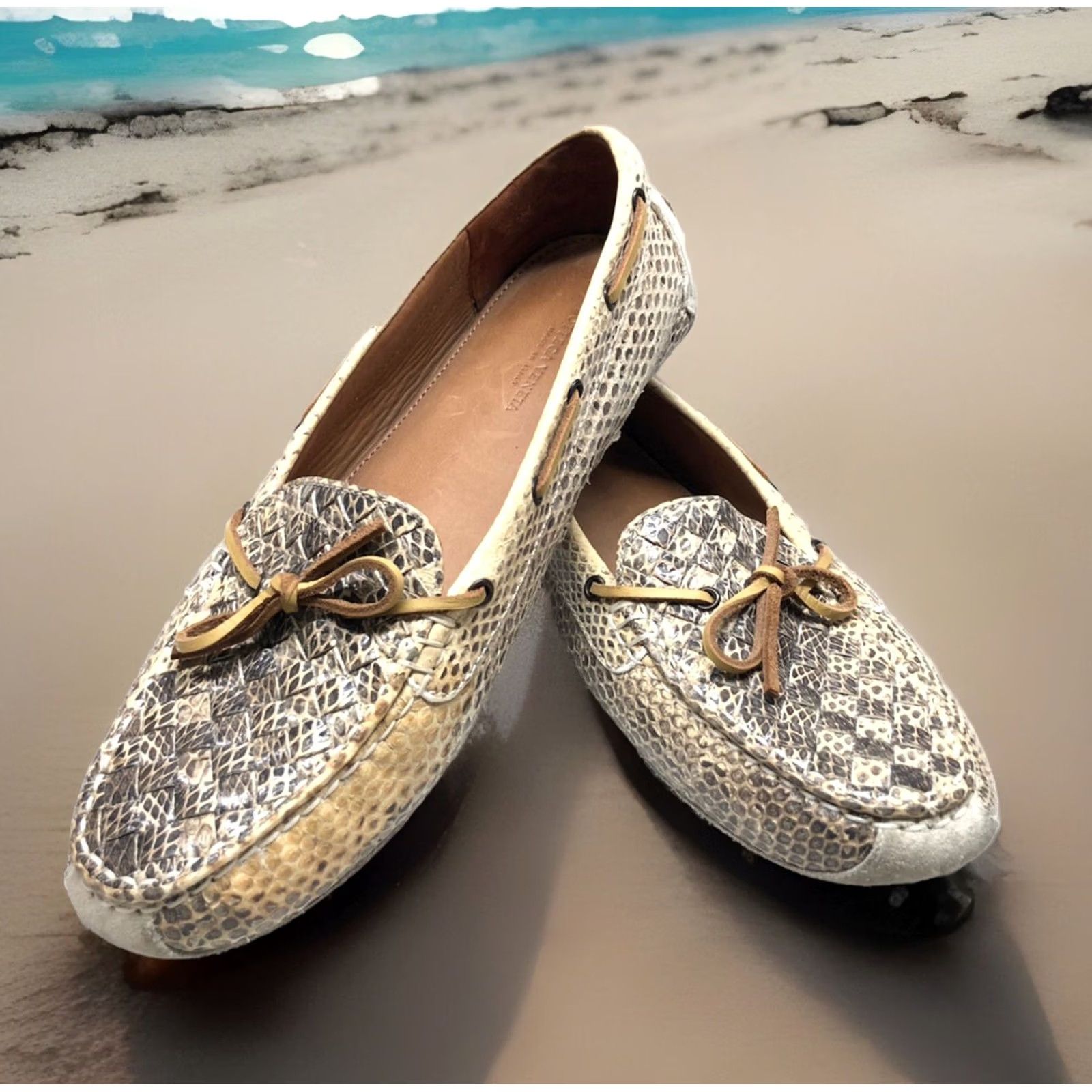 Bottega Veneta Bottega Veneta Driving Loafers Woven Tan / Grey Python Leather Size 39 / 8.5 Women’s Flat Slip On Bow Leather Lining Zipperless? Size US 9 / IT 39 - 2 Thumbnail