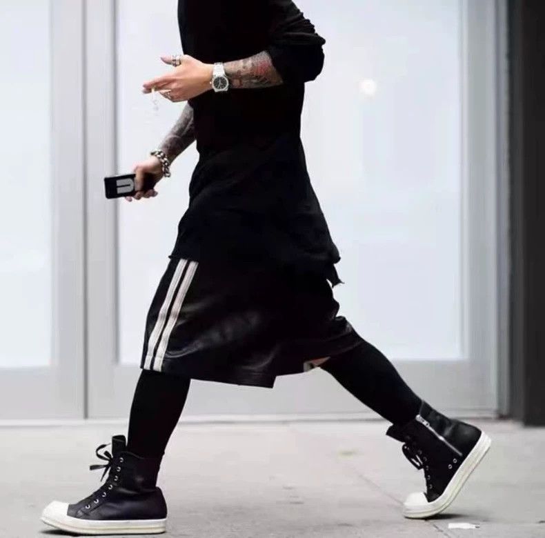 Rick Owens Rick Owens size M small Mega black and white striped shorts Size US 30 / EU 46 - 9 Thumbnail