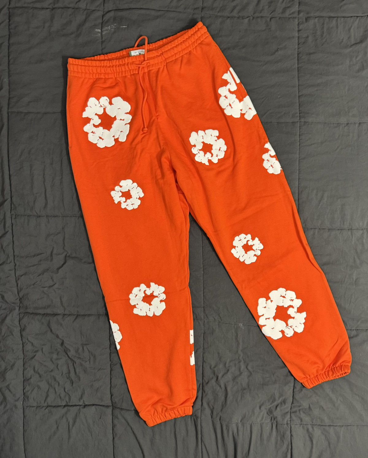 DENIM TEARS Denim Tears the Cotton Wreath Sweatpants - Orange Size L Size US 33 - 2 Thumbnail