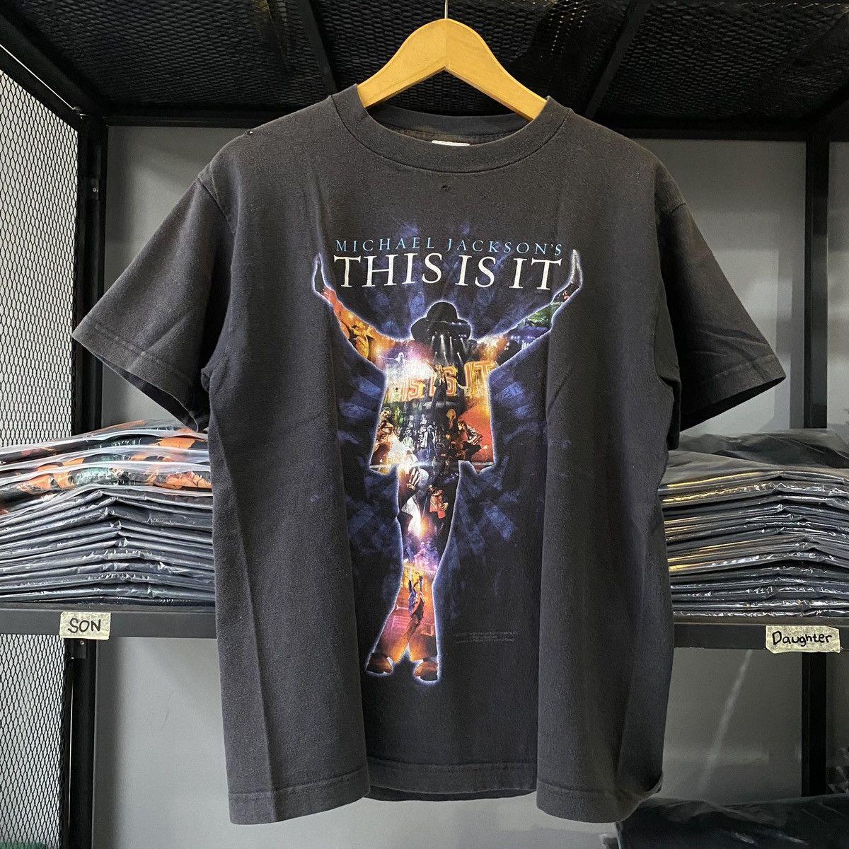 Band Tees × Vintage Vintage Michael Jackson’s This Is It ©️2009 Teea Size US L / EU 52-54 / 3 - 1 Thumbnail