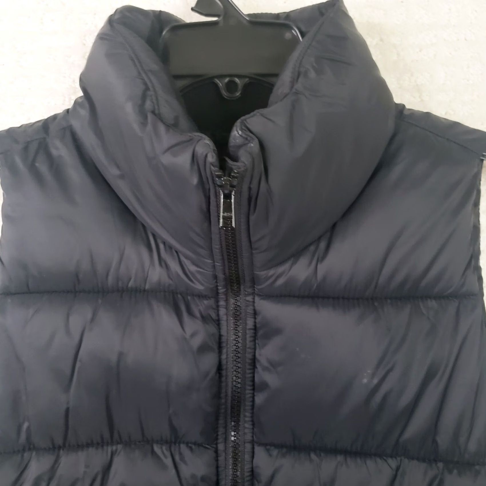 Old Navy Old Navy Black Sleeveless Puffer Vest Men M Regular Fit Zip Full Zip Stand-Up Collar Nylon Lining Insulated Lightweight Short Length Size US M / EU 48-50 / 2 - 4 Thumbnail