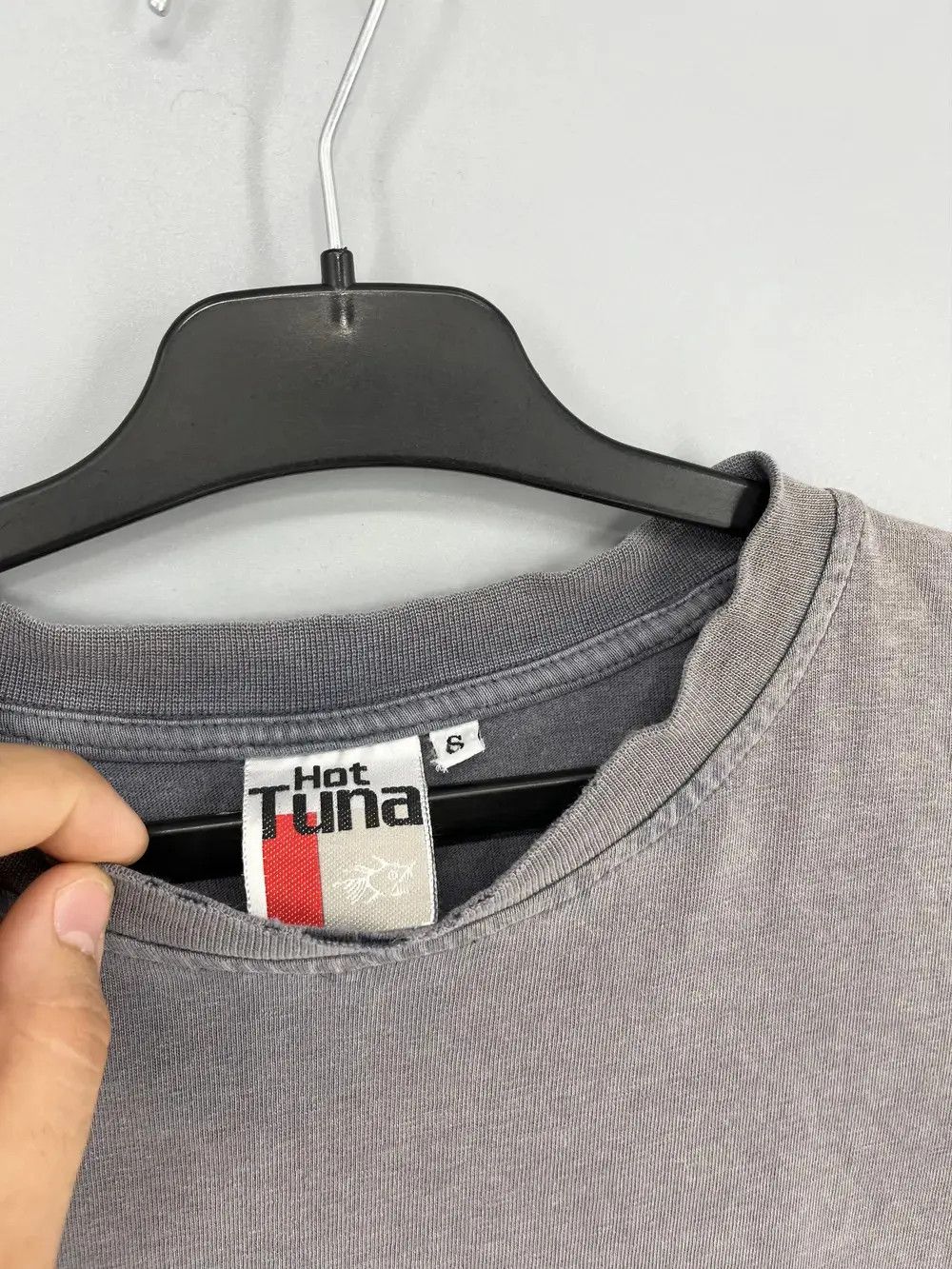 Band Tees Vintage 90s Hot Tuna USA Surfboarding Grey Faded TShirt Size US S / EU 44-46 / 1 - 8 Thumbnail