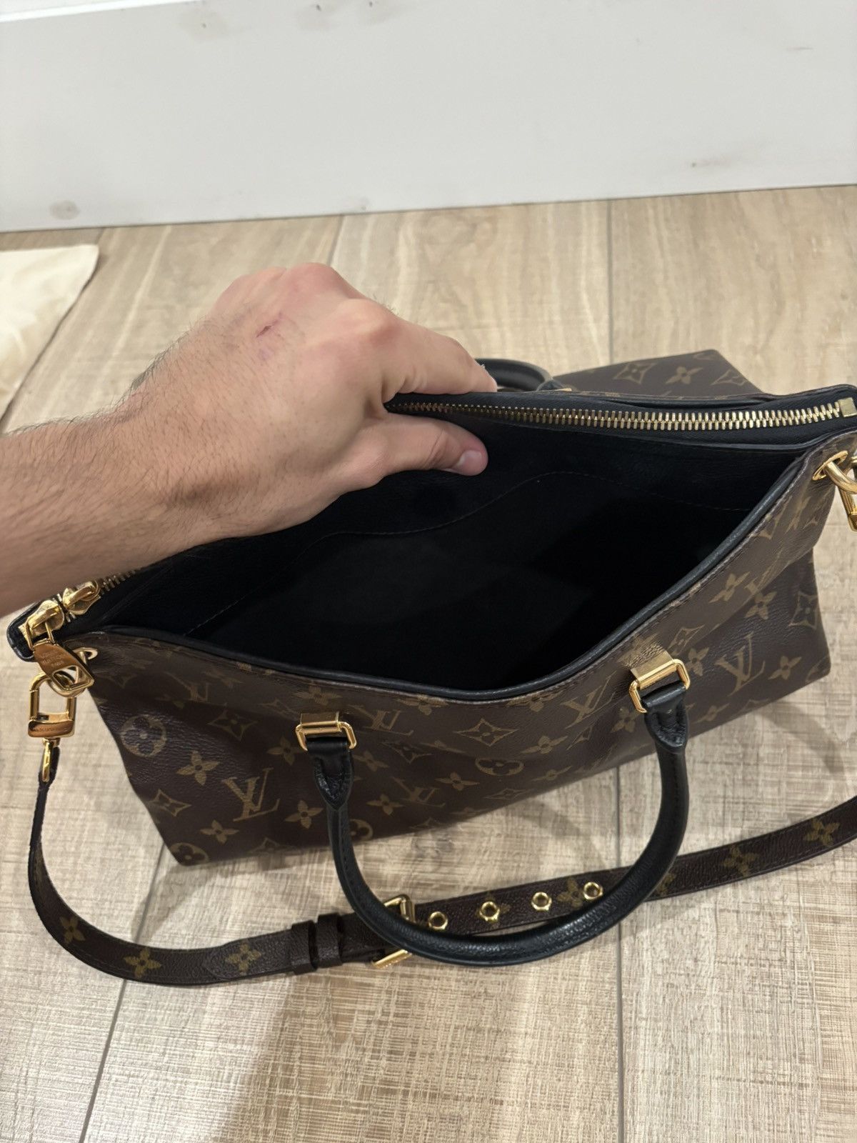 Louis Vuitton Louis Vuitton Monogram Handbag Size ONE SIZE - 7 Thumbnail