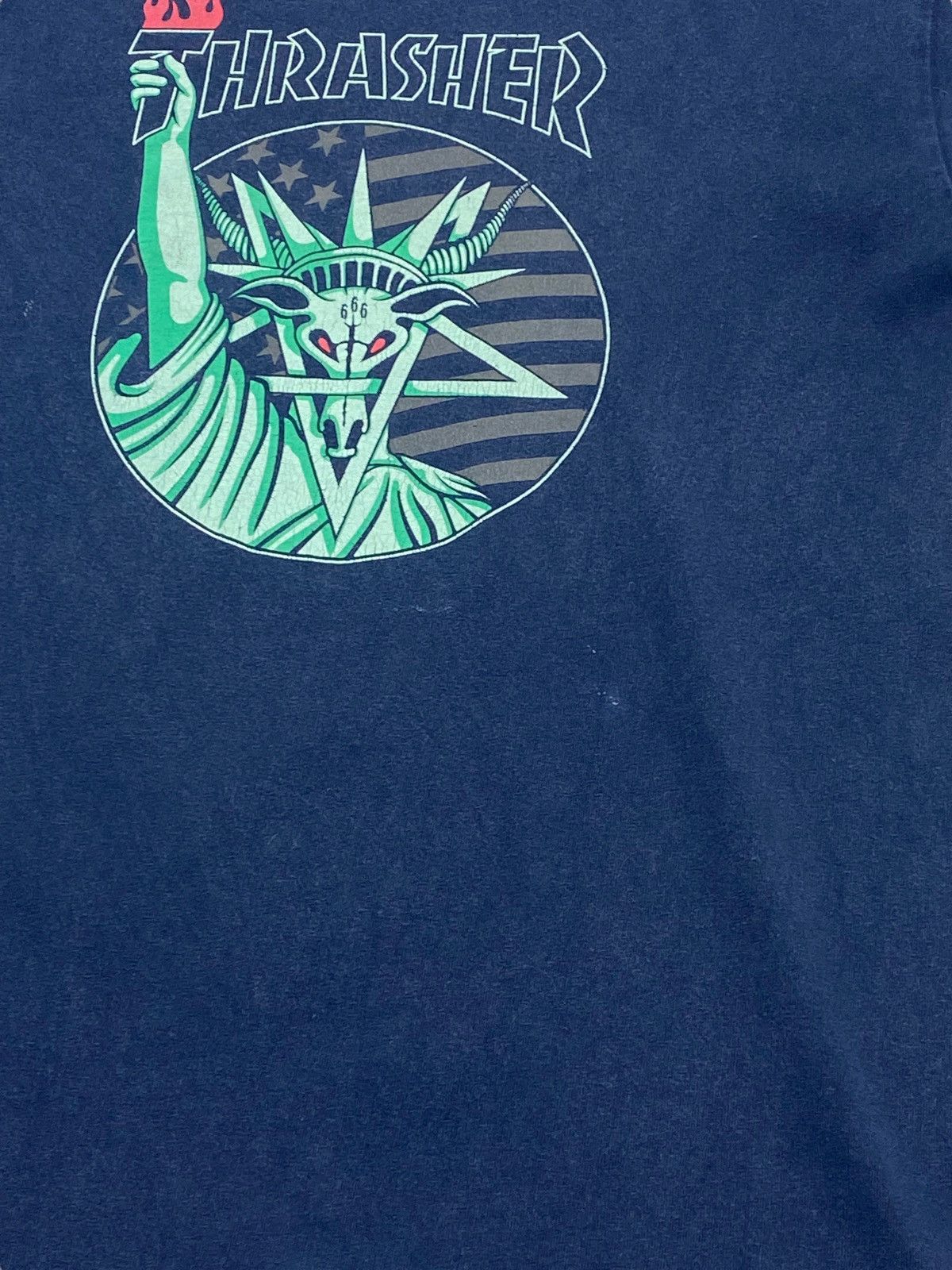 Thrasher Vintage THRASHER Liberty Statue Logo Navy Tee Shirt Size US M / EU 48-50 / 2 - 7 Thumbnail