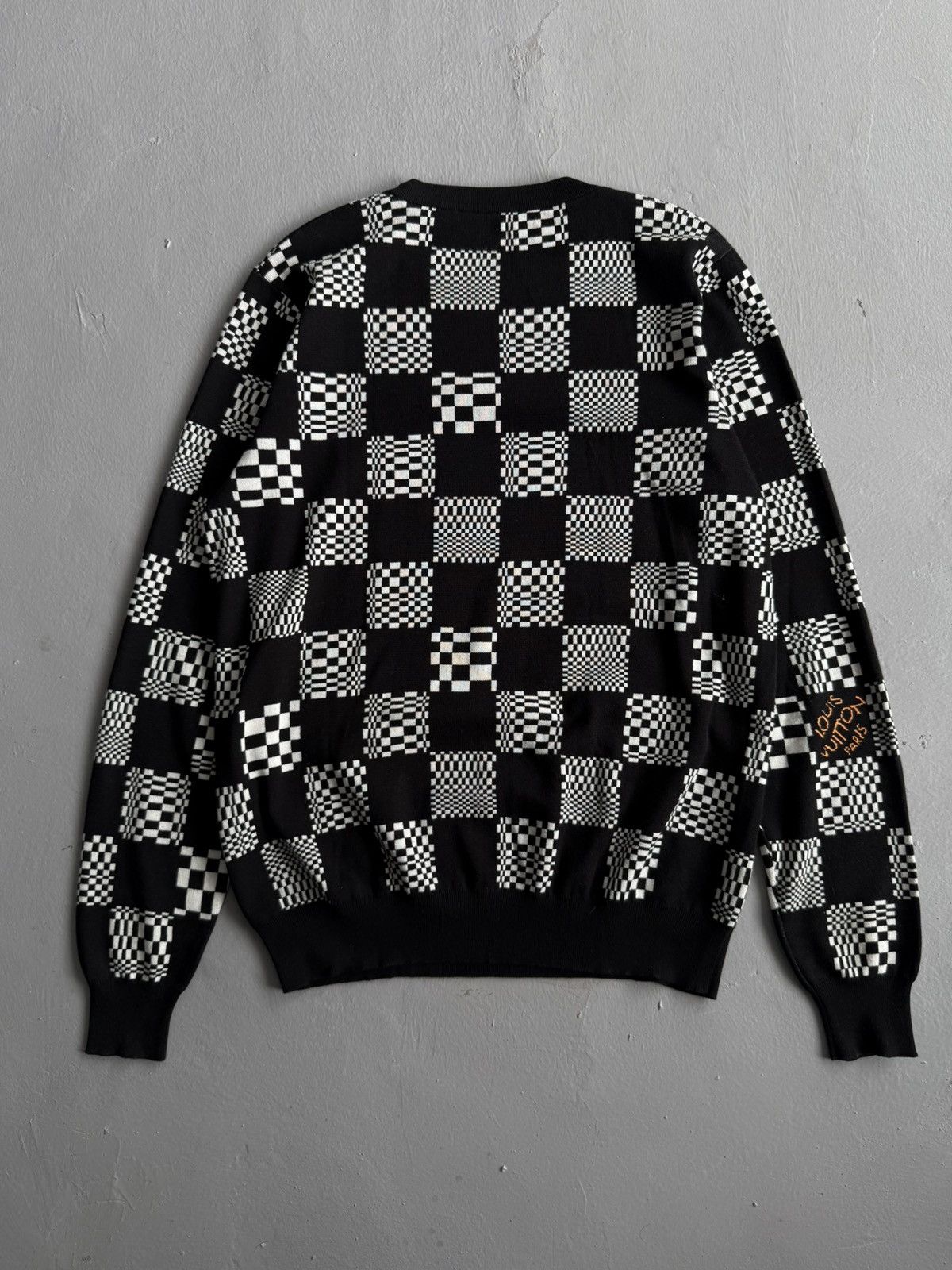 Louis Vuitton Louis Vuitton - Distorted Damier Monogram Crewneck Size US XL / EU 56 / 4 - 2 Thumbnail