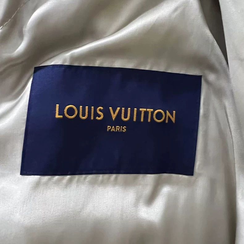 Louis Vuitton Louis Vuitton Bugs Bunny baseball jacket 2501-Nextarrow Size US S / EU 44-46 / 1 - 5 Thumbnail