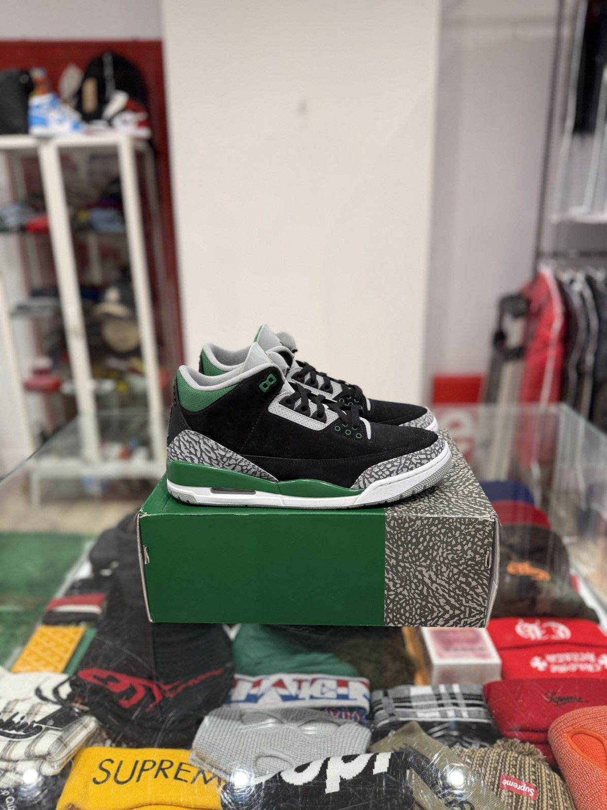 Jordan Brand Jordan 3 Pine Green Size: 10 Size US 10 / EU 43 - 1 Thumbnail